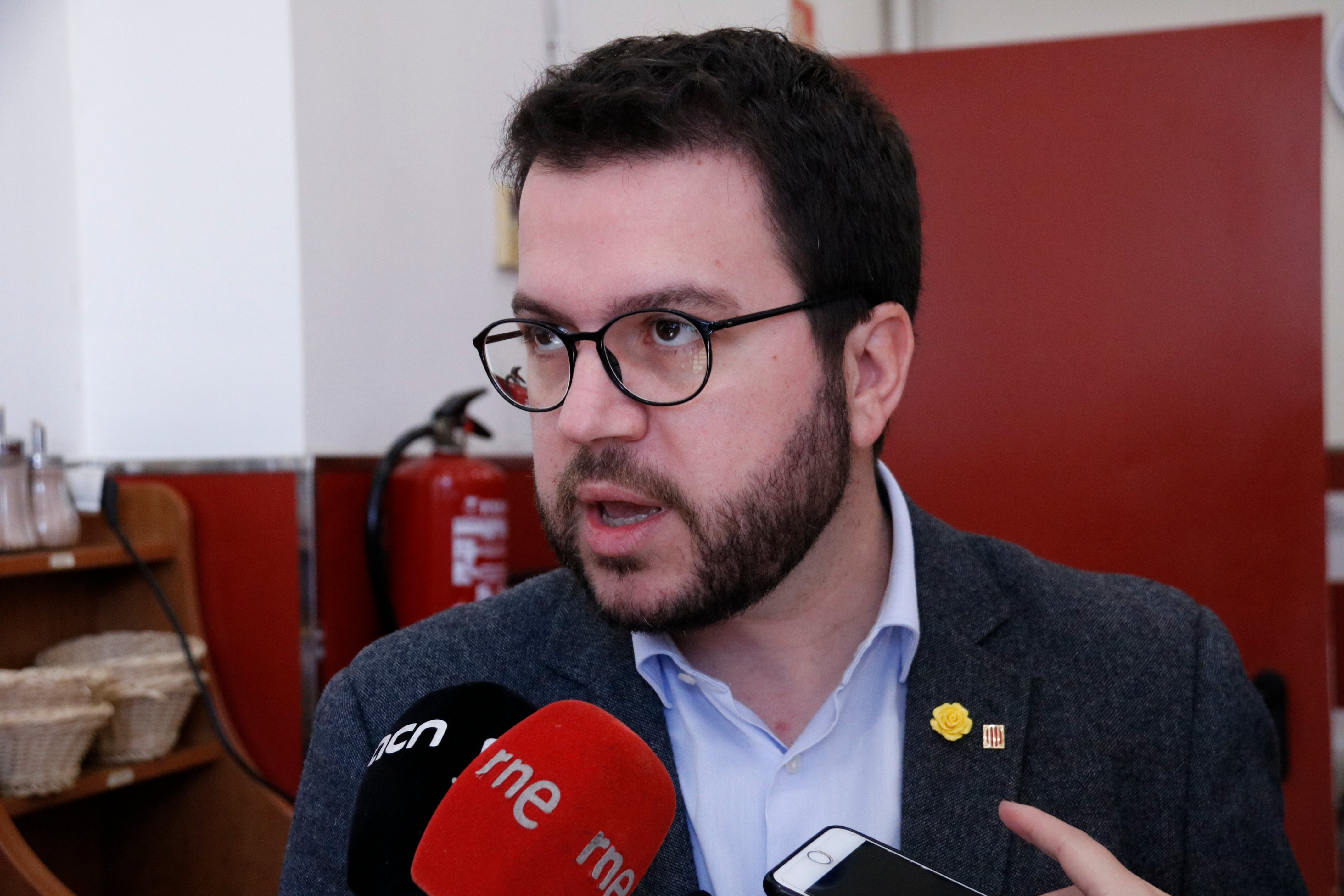 Aragonès cree que la Constitución "solo importa por la Corona y la unidad de España"