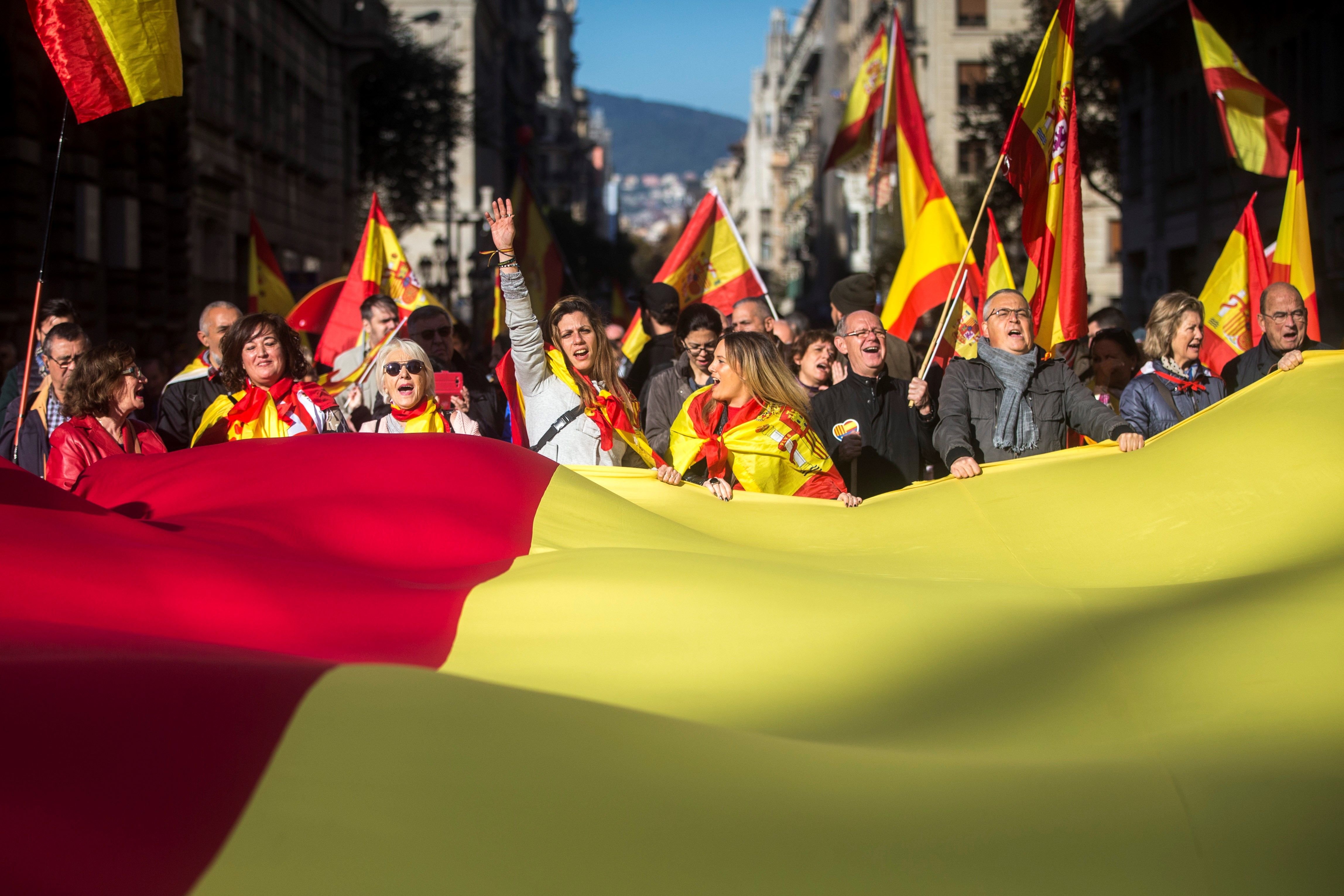 La imatge més surrealista de la manifestació per la Constitució