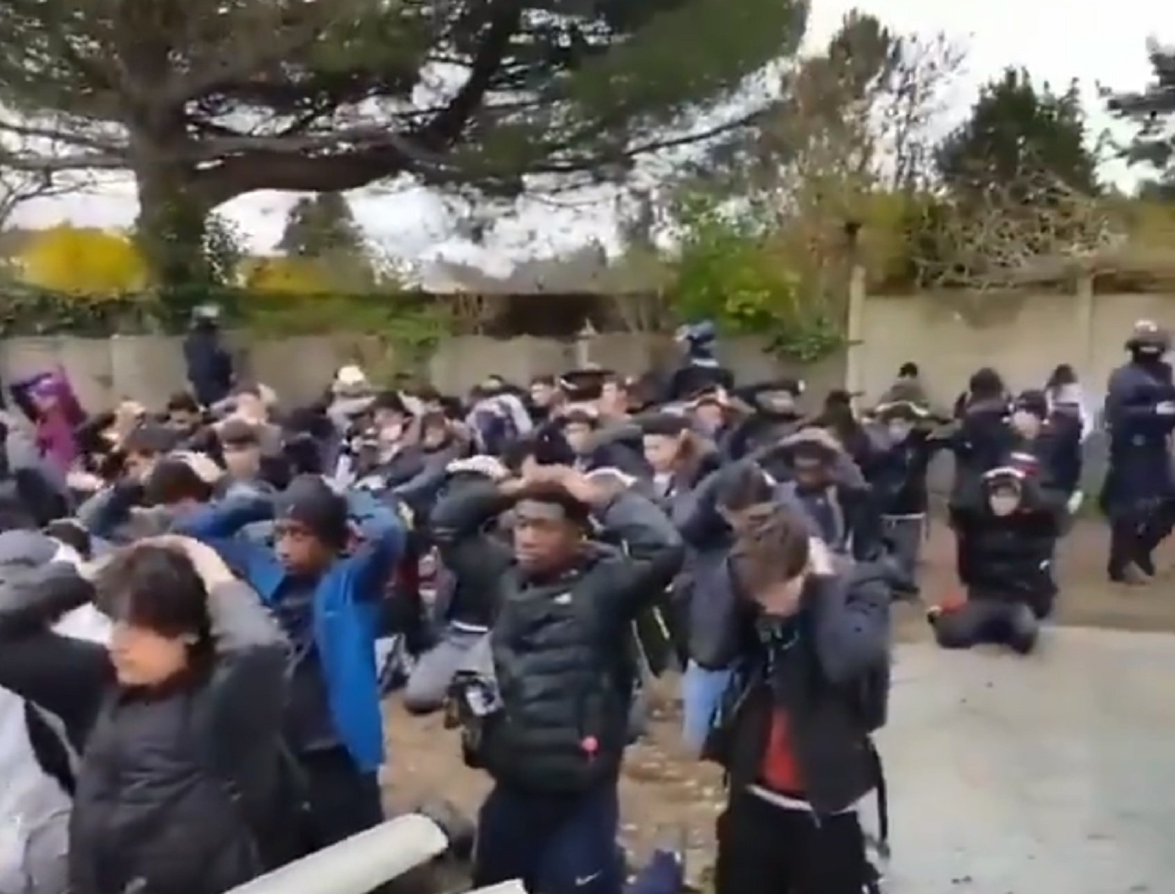 700 alumnos franceses, interrogados por la policía por ocupar colegios