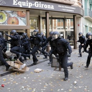 càrregues policials girona mossos aniversari constitució acn càrregues policials girona mossos aniversari constitució acn