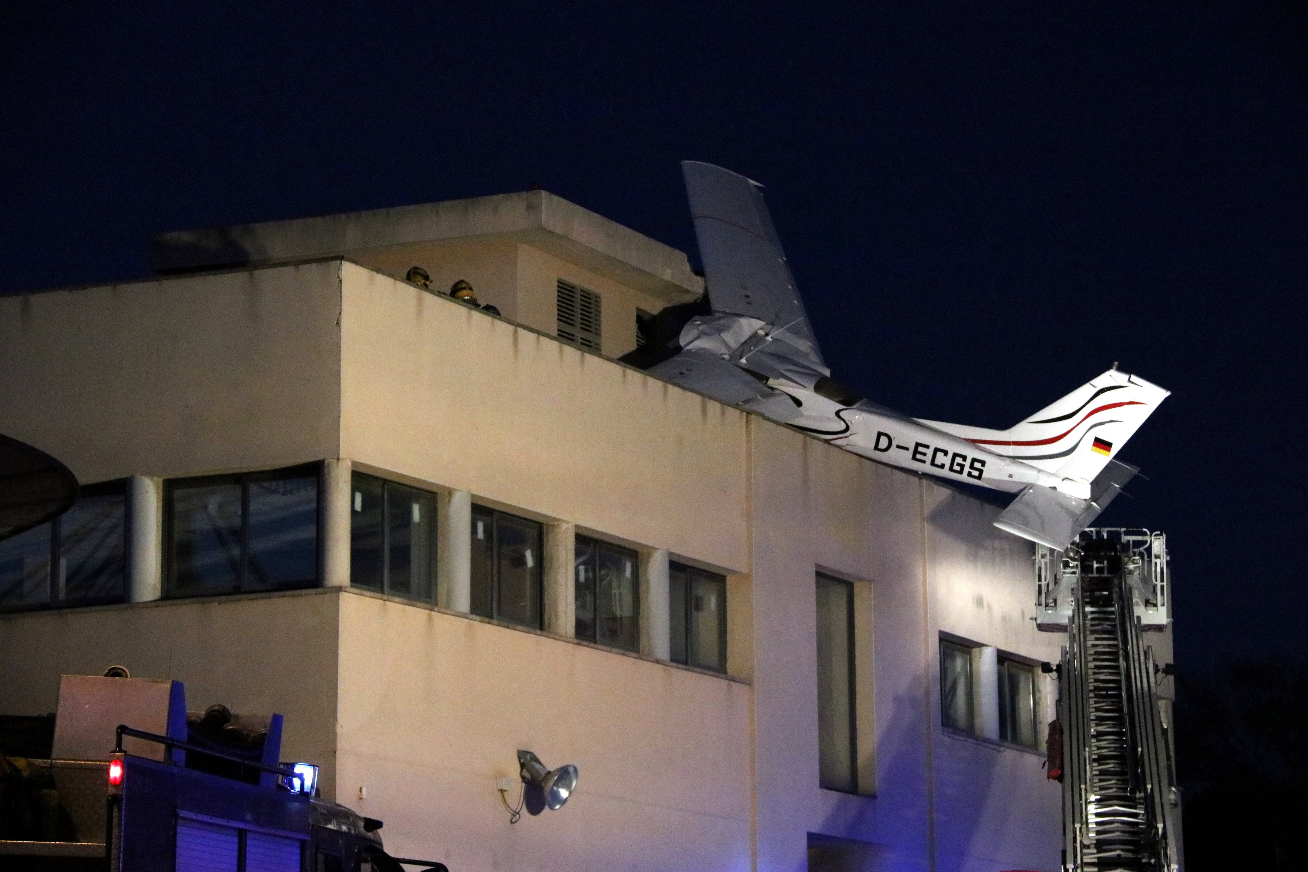 Dos muertos al estrellarse una avioneta en Badia del Vallès