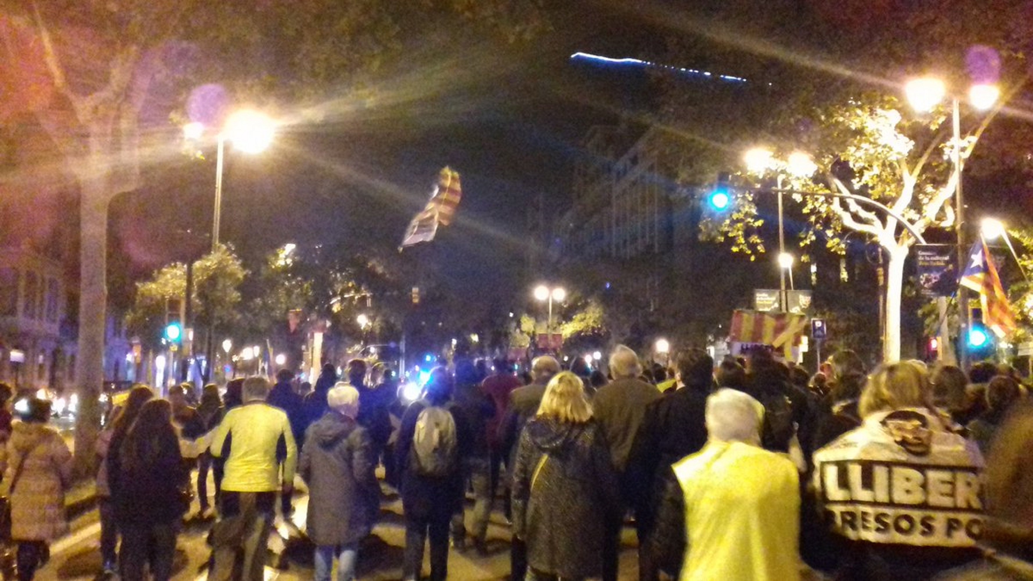 Una manifestación 'indepe' recorre el centro de Barcelona (preparando el 21-D)