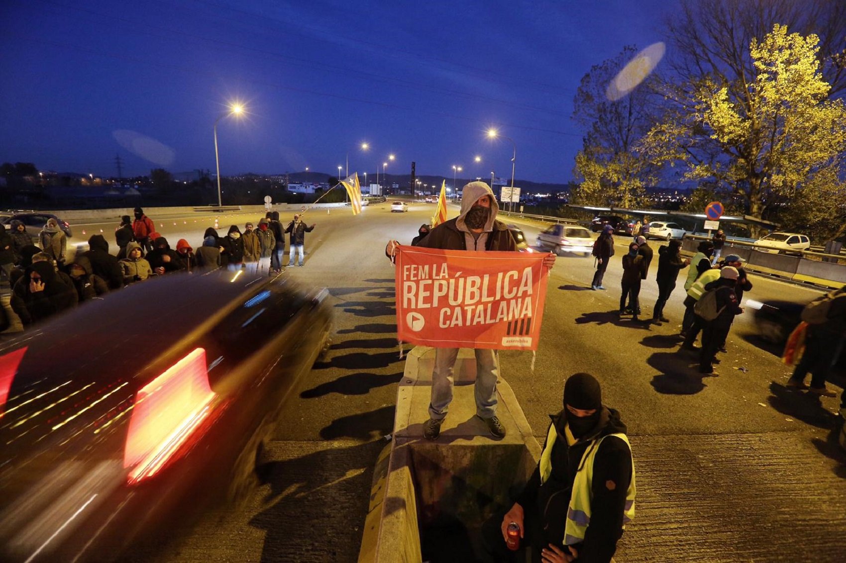 La fiscalia investiga els Mossos per no impedir el tall a l'AP-7 i l'obertura dels peatges