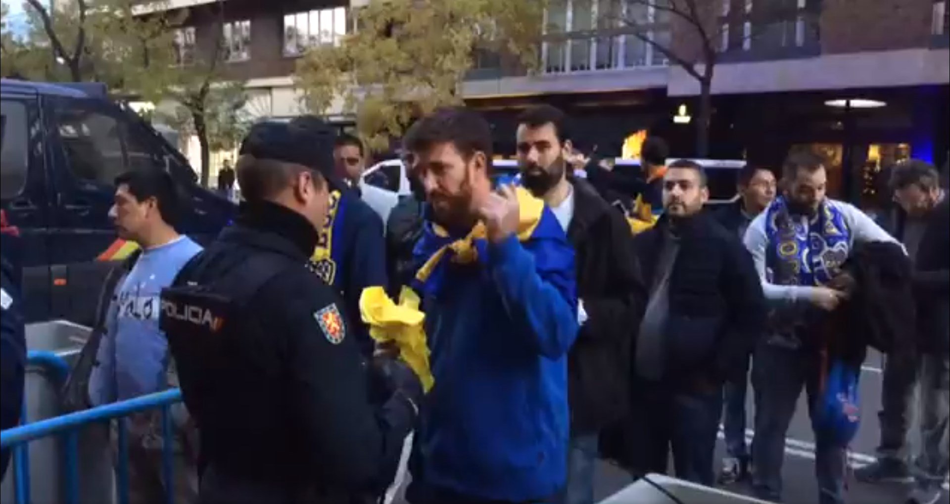 Spanish police confiscate yellow items from Argentinian football fans