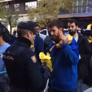 Boca Juniors policia espanyola llaços grocs Captura pantalla