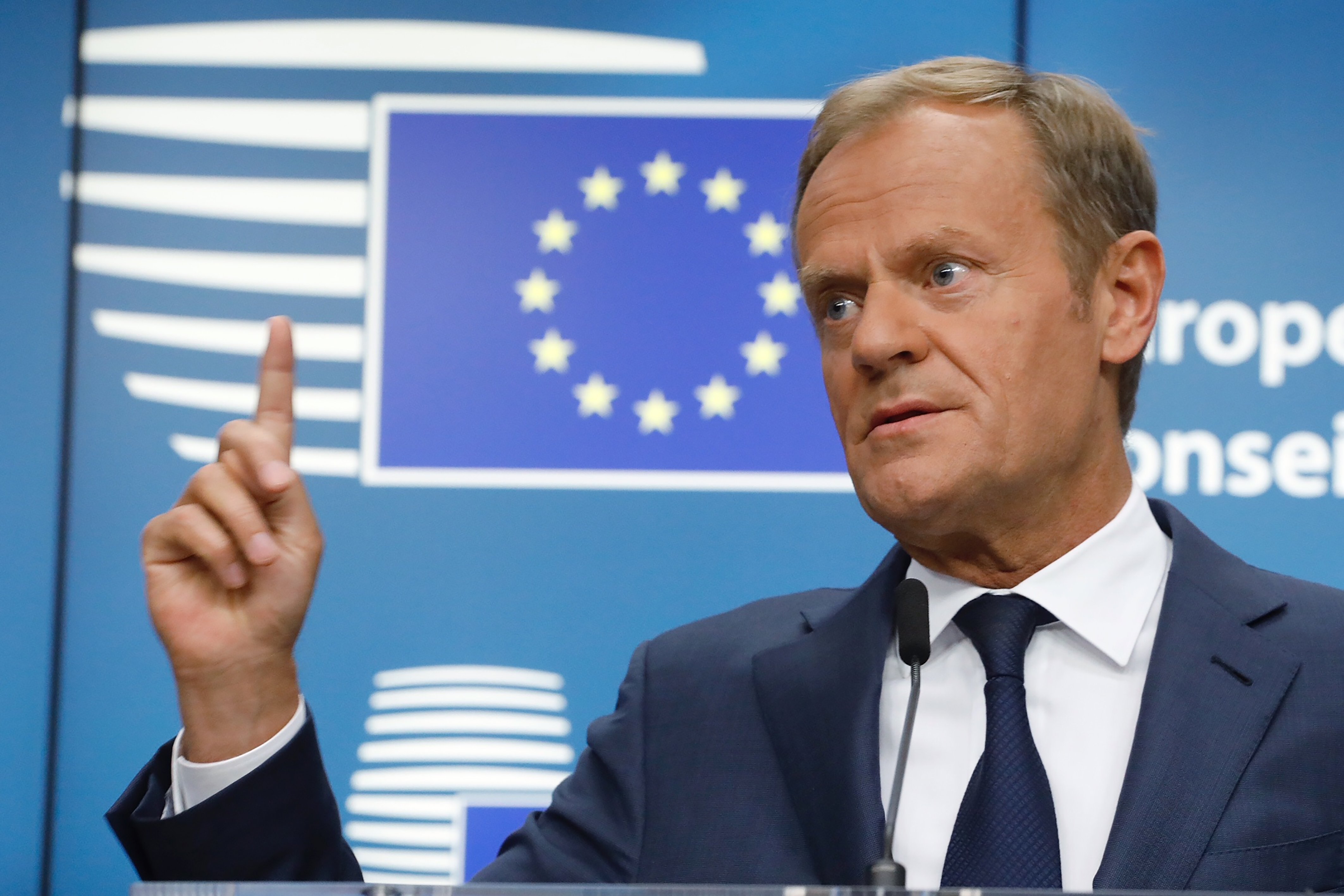 Tusk avisa May que la UE no renegociarà l'acord del Brexit