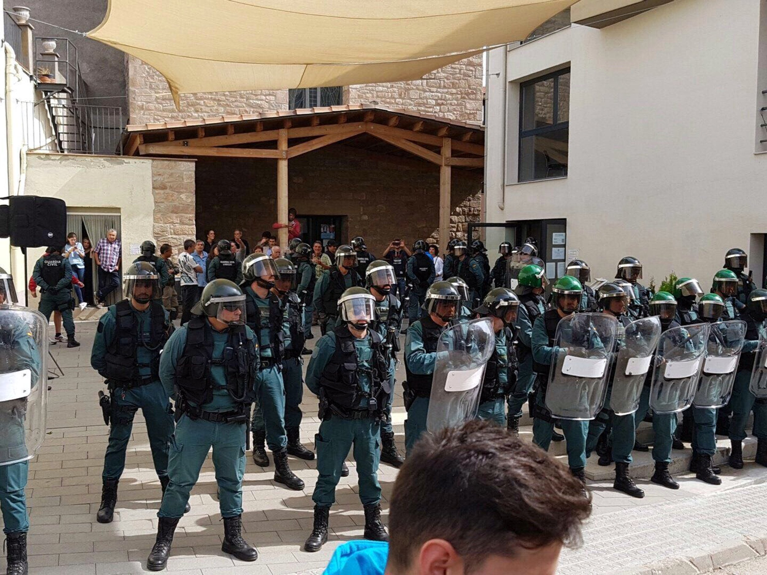 Declaran dos guardias civiles que habrían resultado lesionados el 1-O