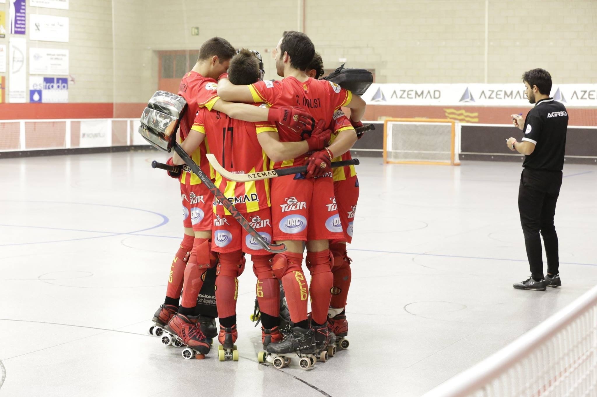 El Manlleu se situa en posició d'ascens per darrere del Palafrugell i el Mataró