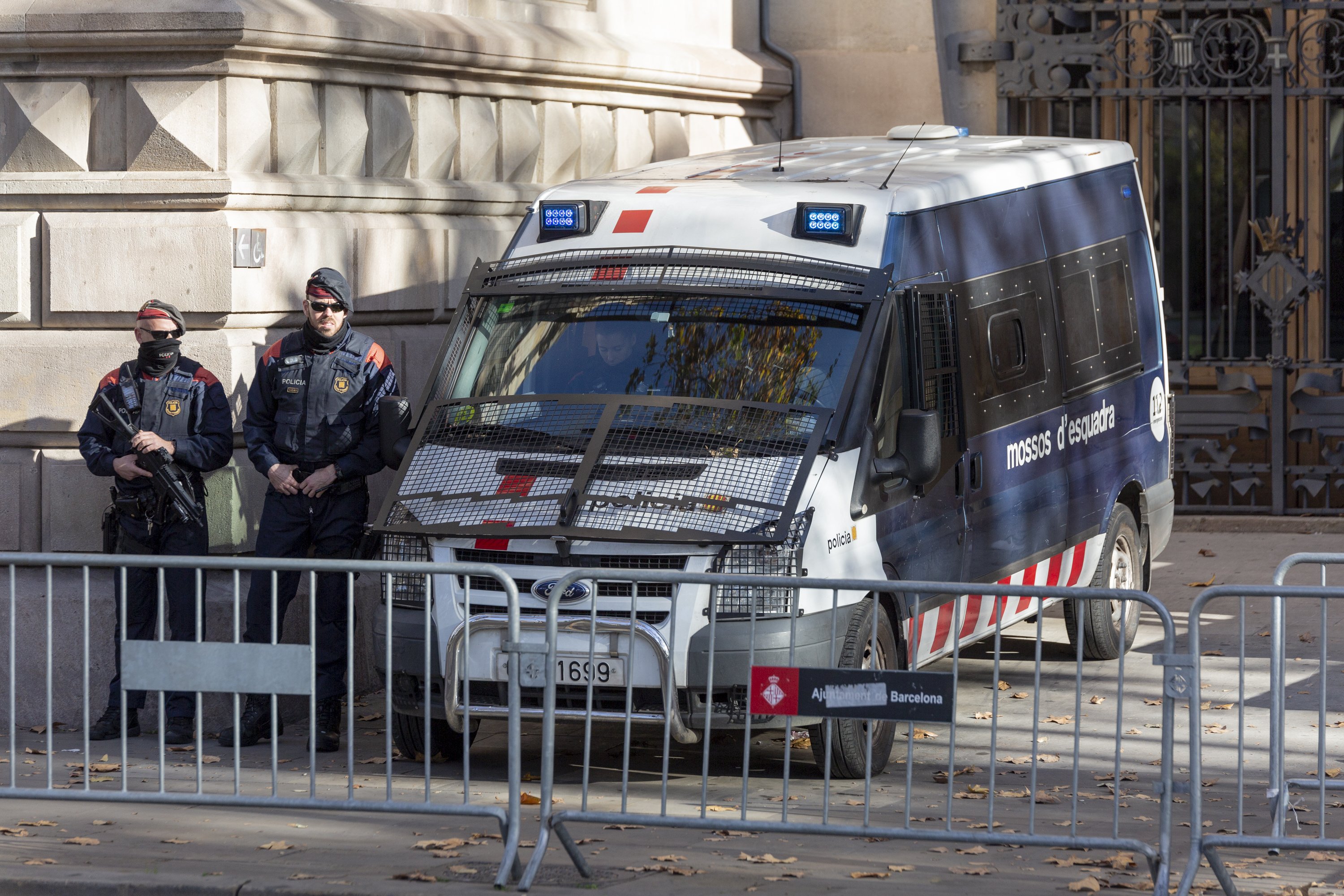 Els Mossos reforcen la seguretat als jutjats davant la inhabilitació de Torra