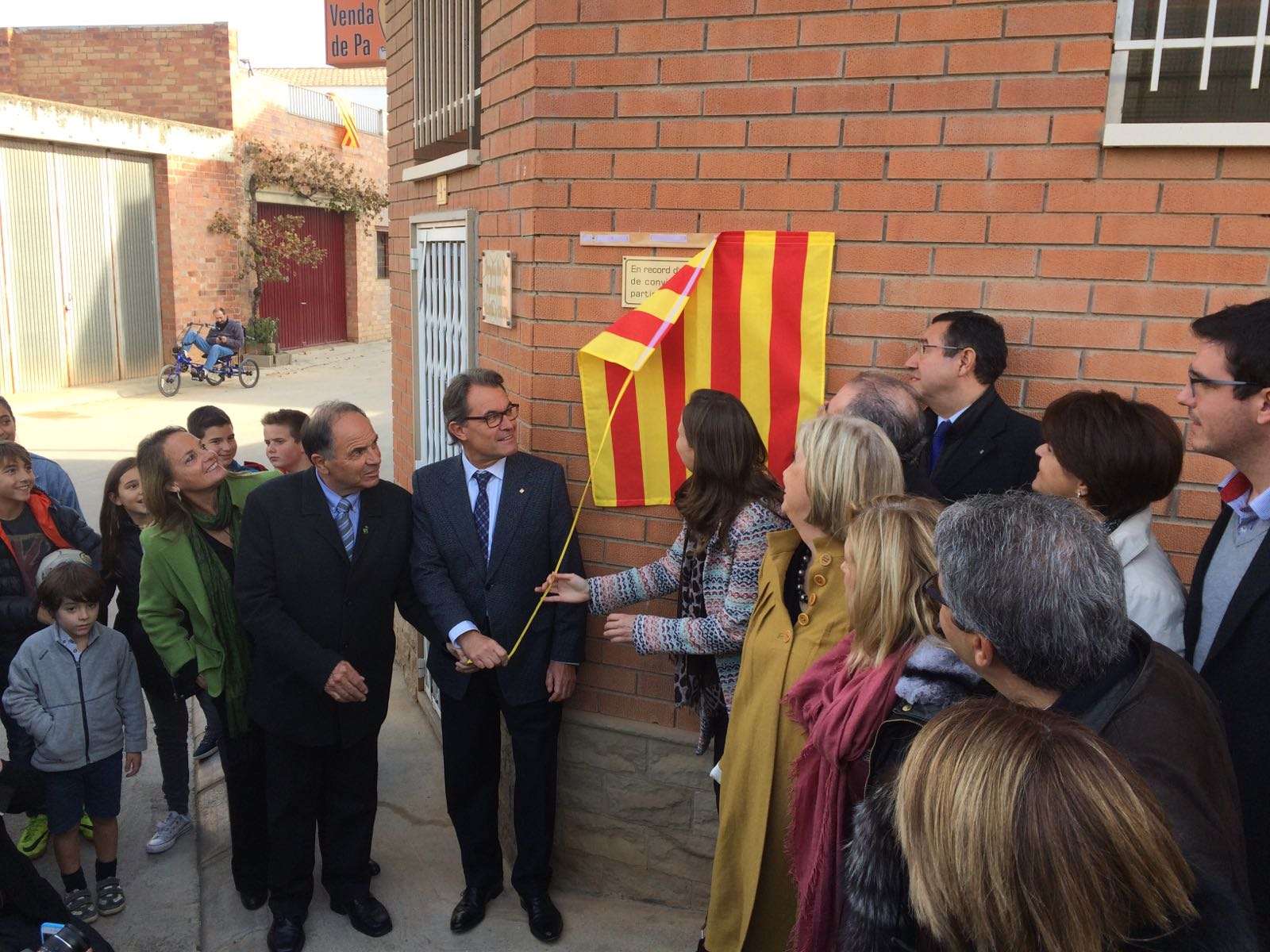 Artur Mas inaugura un carrer dedicat al 9-N