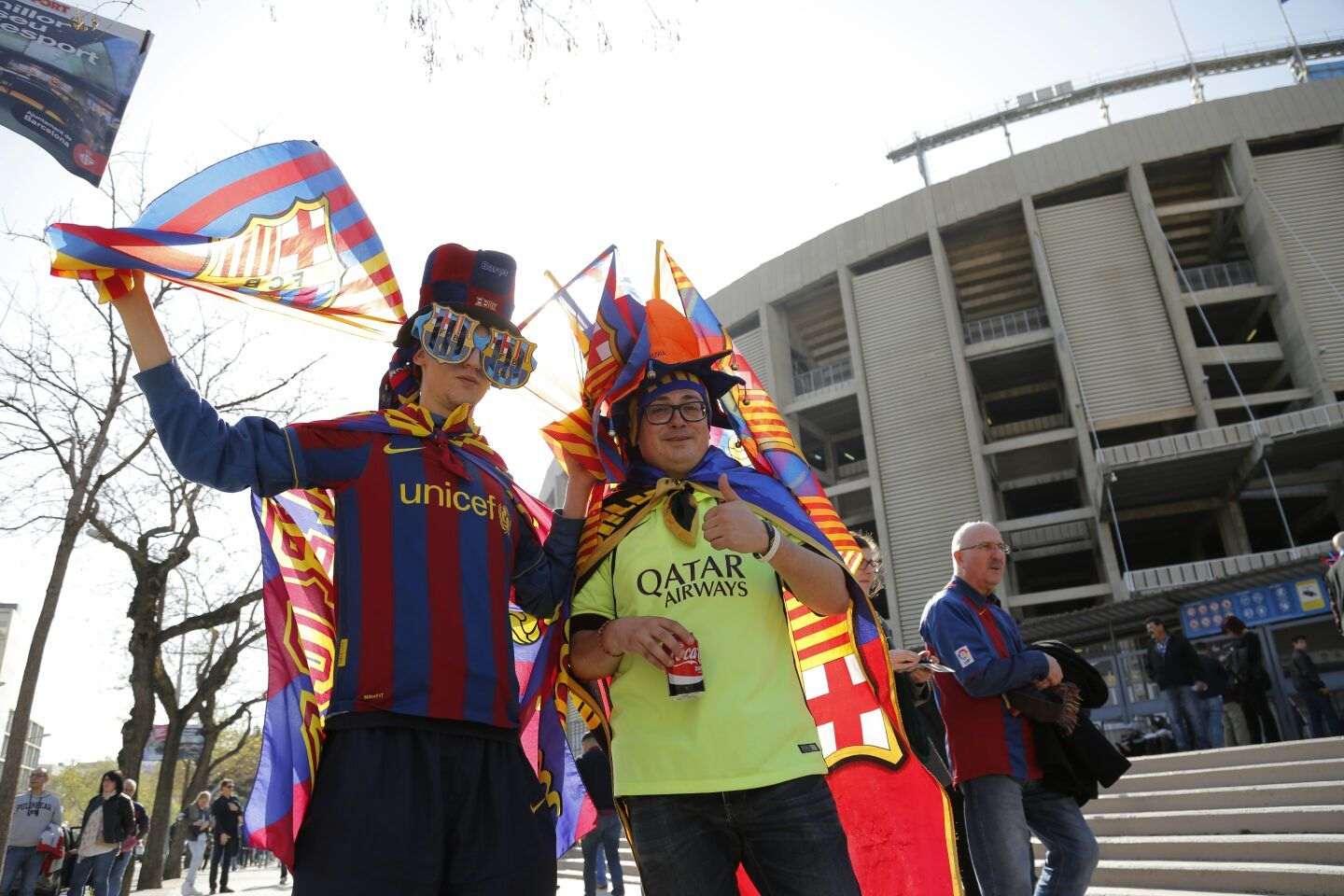 Galería: Máxima expectación en torno al Camp Nou