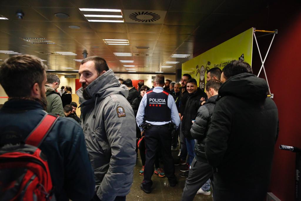 Los sindicatos de Mossos se encierran en la Conselleria d'Interior por la falta de acuerdo