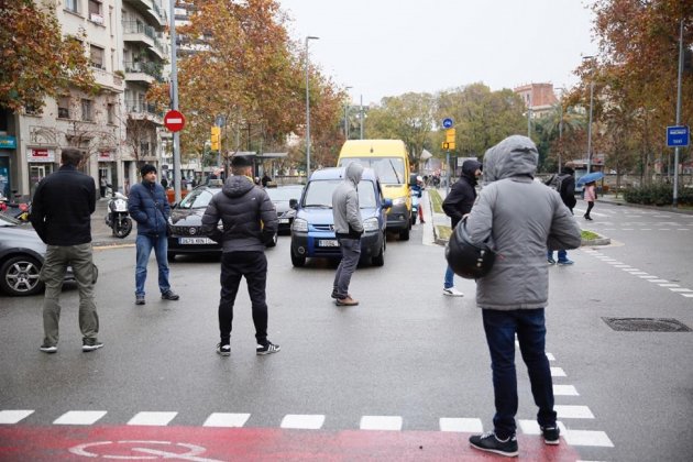 EL NACIONAL Mossos tallen passeig Sant Joan   Sergi Alcàzar