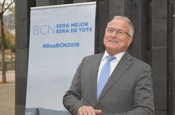 Bou lo tiene claro: si es alcalde cambiará los lazos amarillos por la imagen del Rey