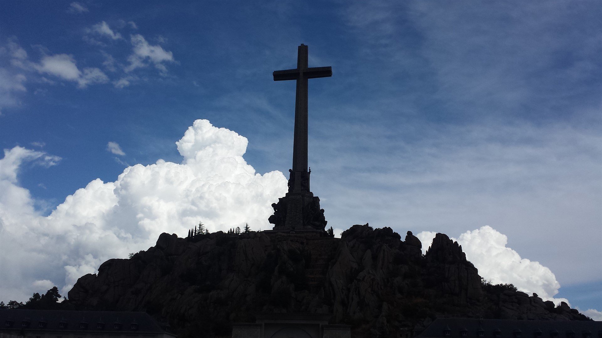 Los monjes del Valle de los Caídos recurren la exhumación de Franco al Supremo