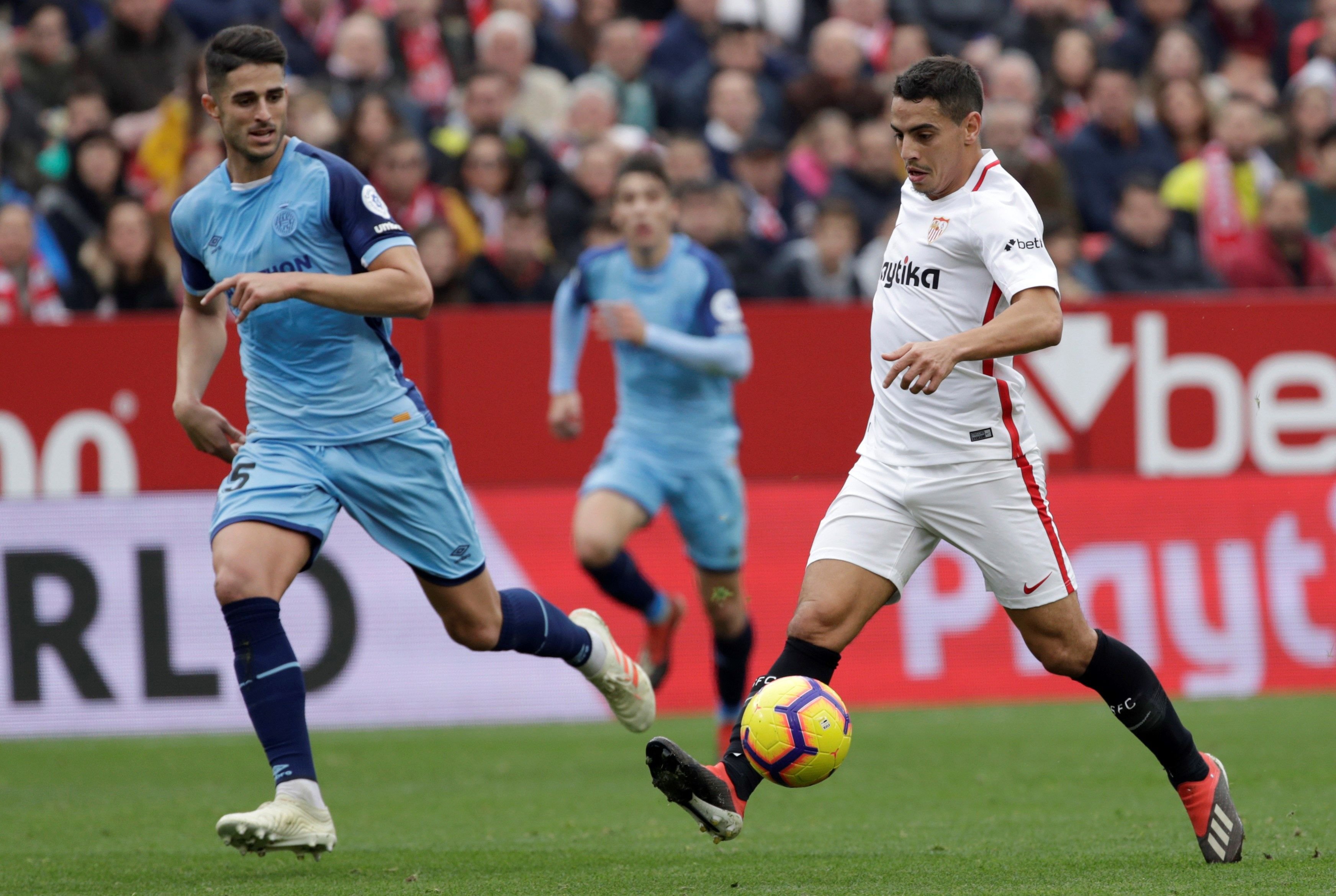 El Girona naufraga en Sevilla (2-0)