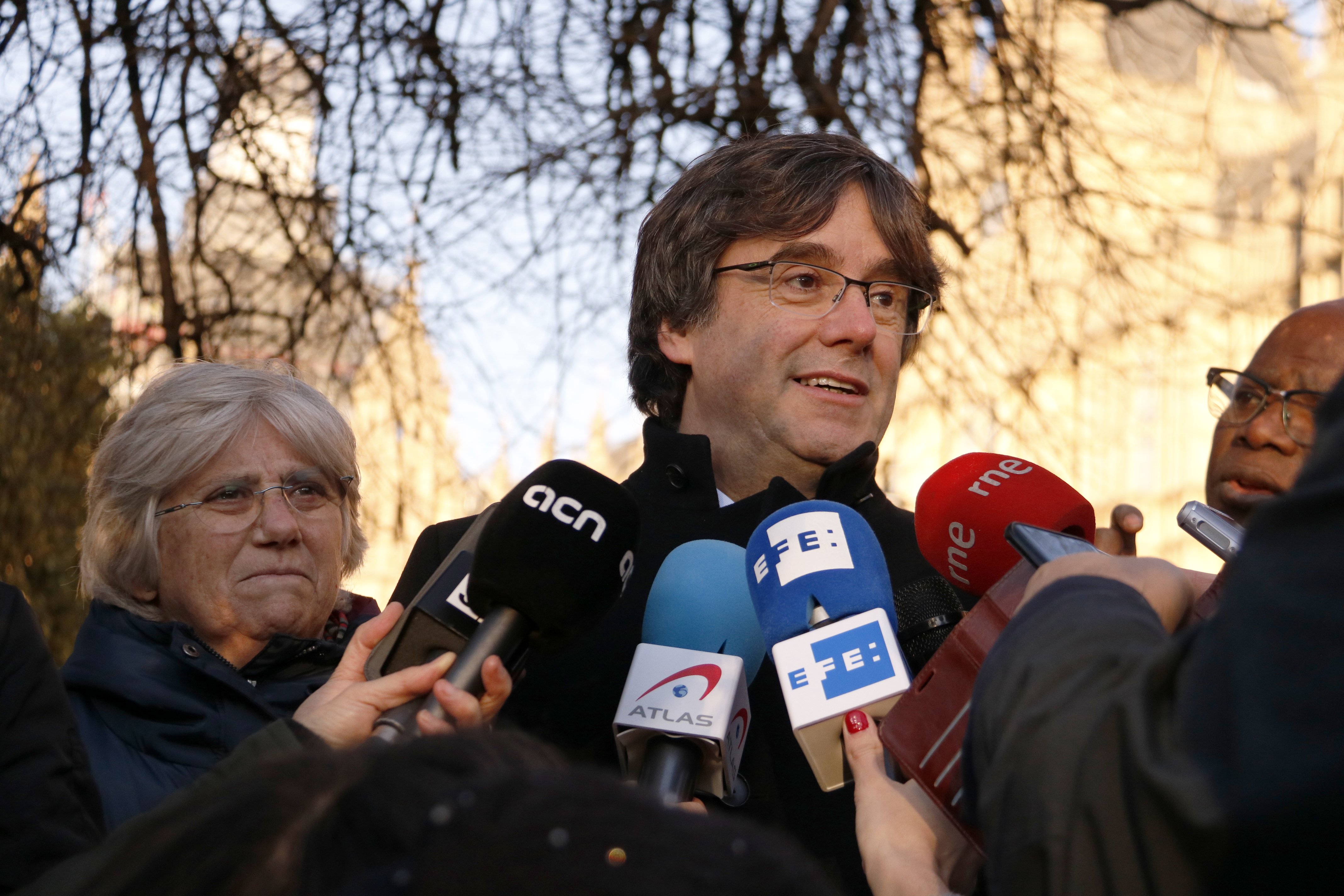 Puigdemont, en el 'Financial Times': "Las políticas de Sánchez son como las de Rajoy"