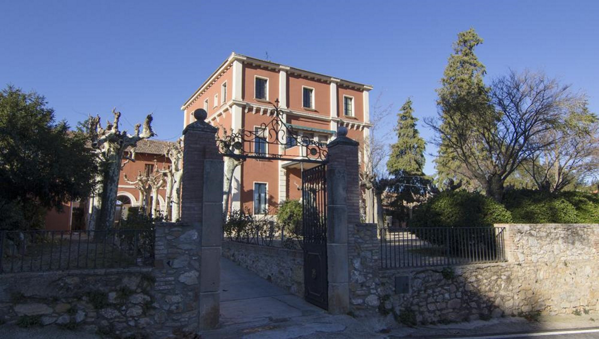 Para en el albergue de l’Espluga y disfruta de un entorno lleno de historia y naturaleza