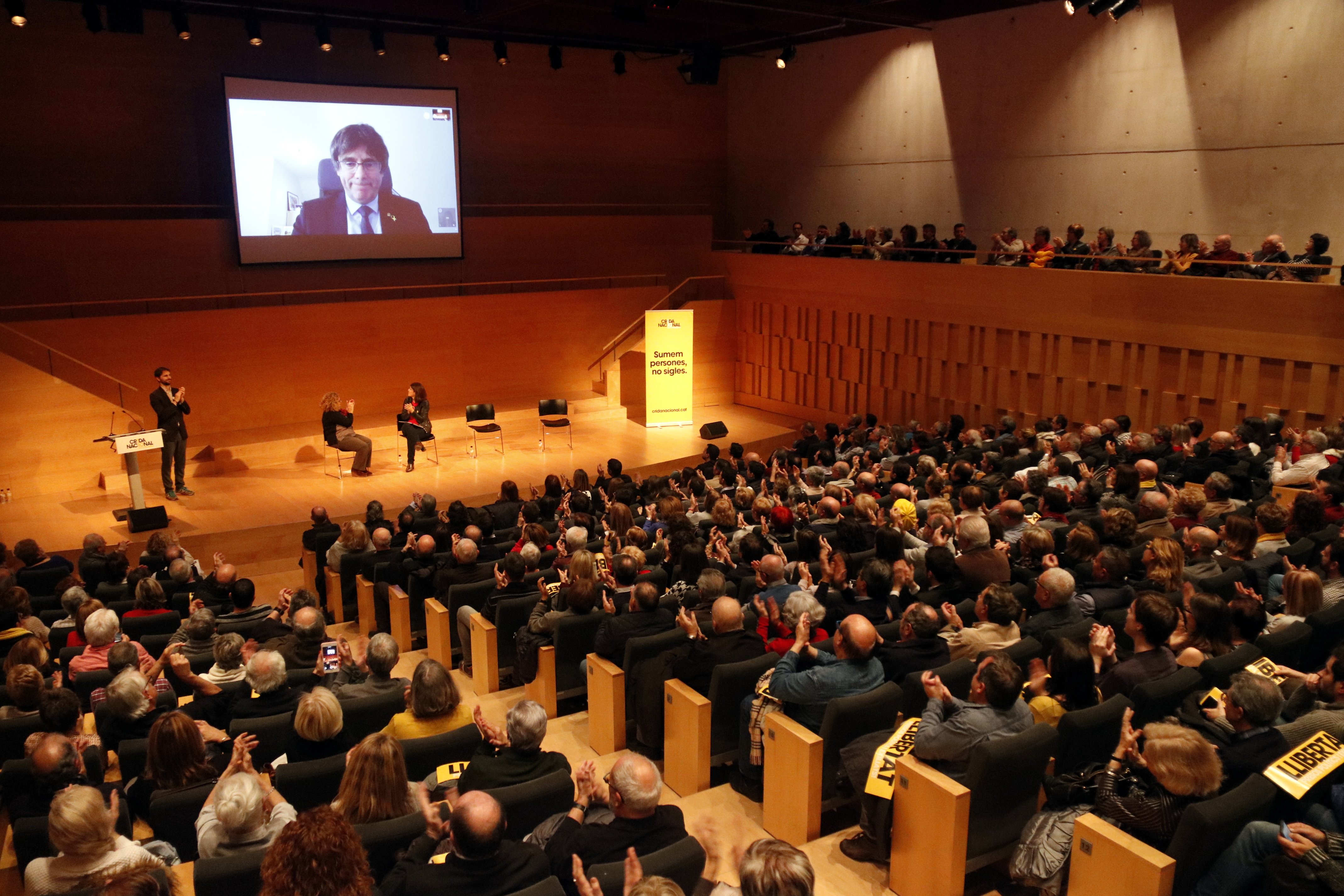 Puigdemont demana "desbordar de civisme" el 21-D davant la "provocació" del Consell de Ministres