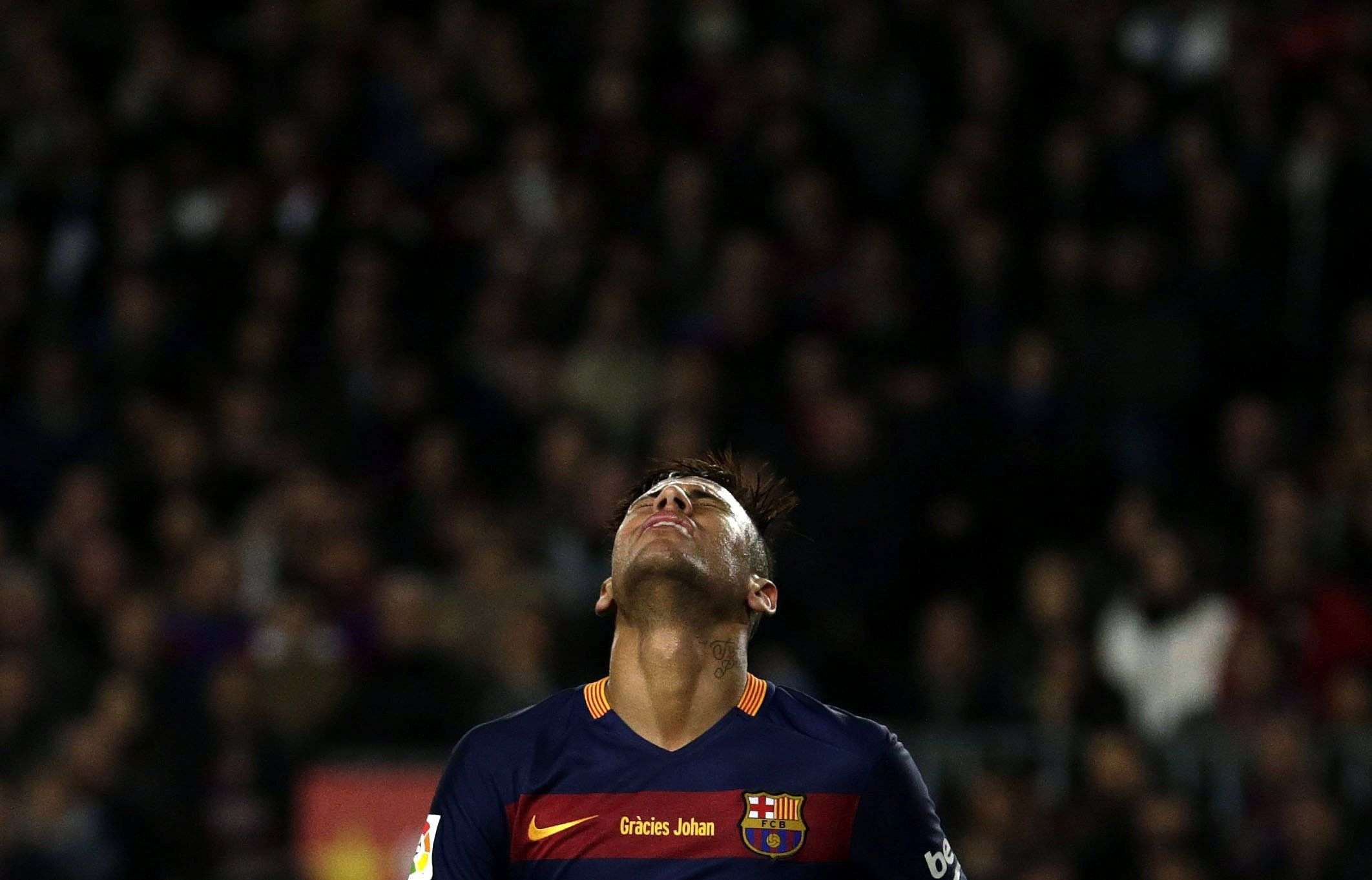 El Barça conoce la derrota la noche que no debía