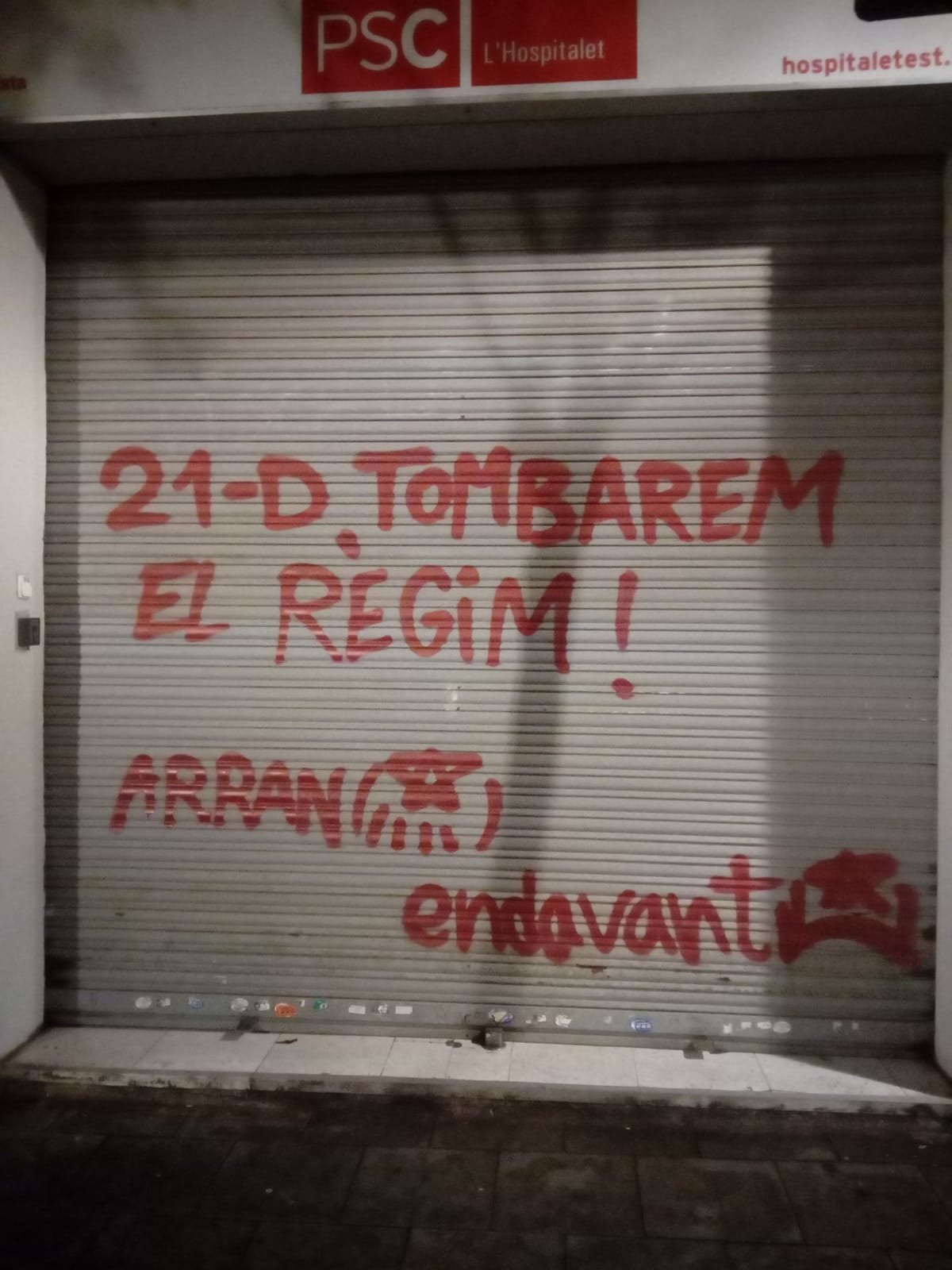 Apareixen pintades d'Arran a catorze seus del PSC i anònimes a una del PP