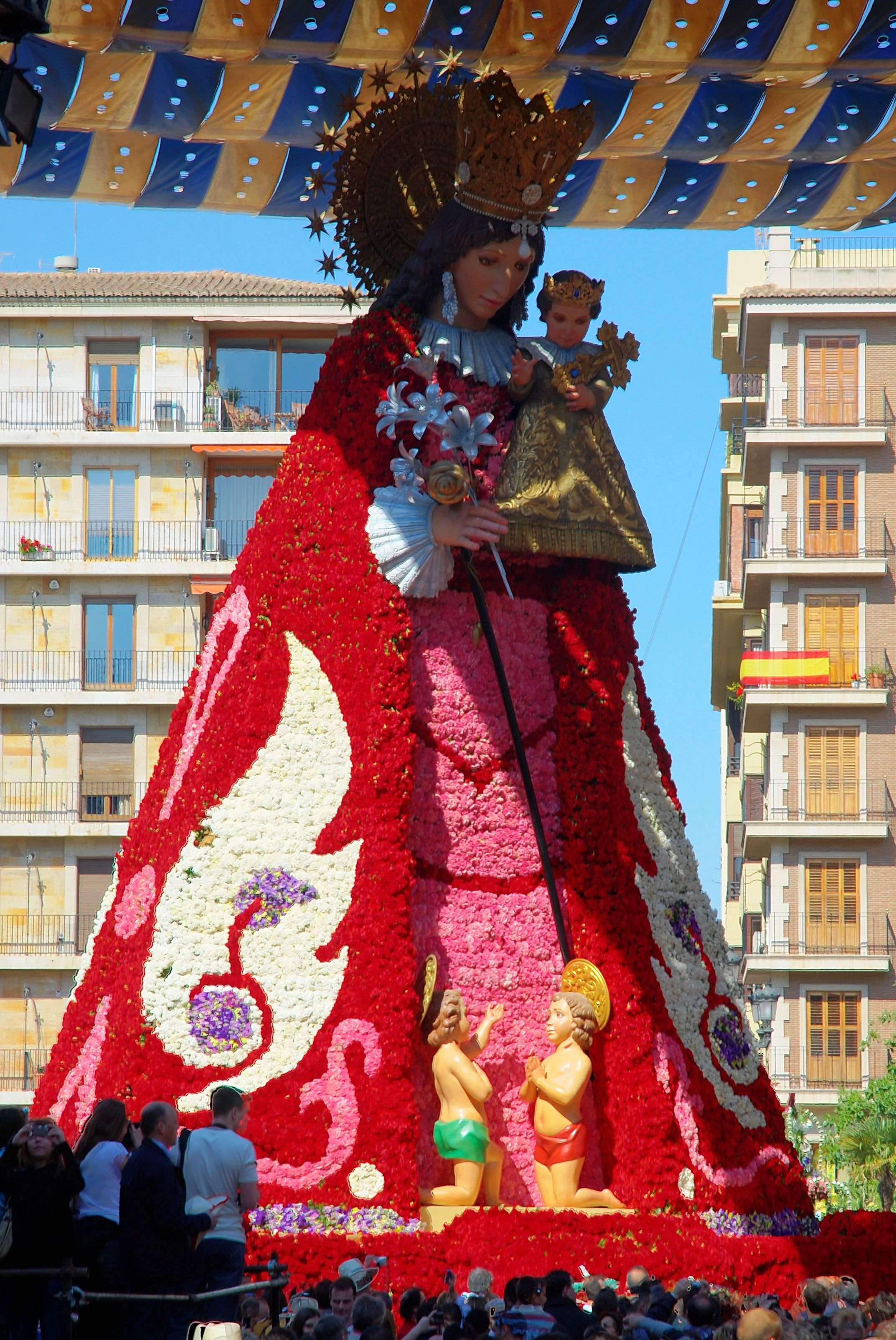 Roba una imatge de la Geperudeta, la restaura i la torna