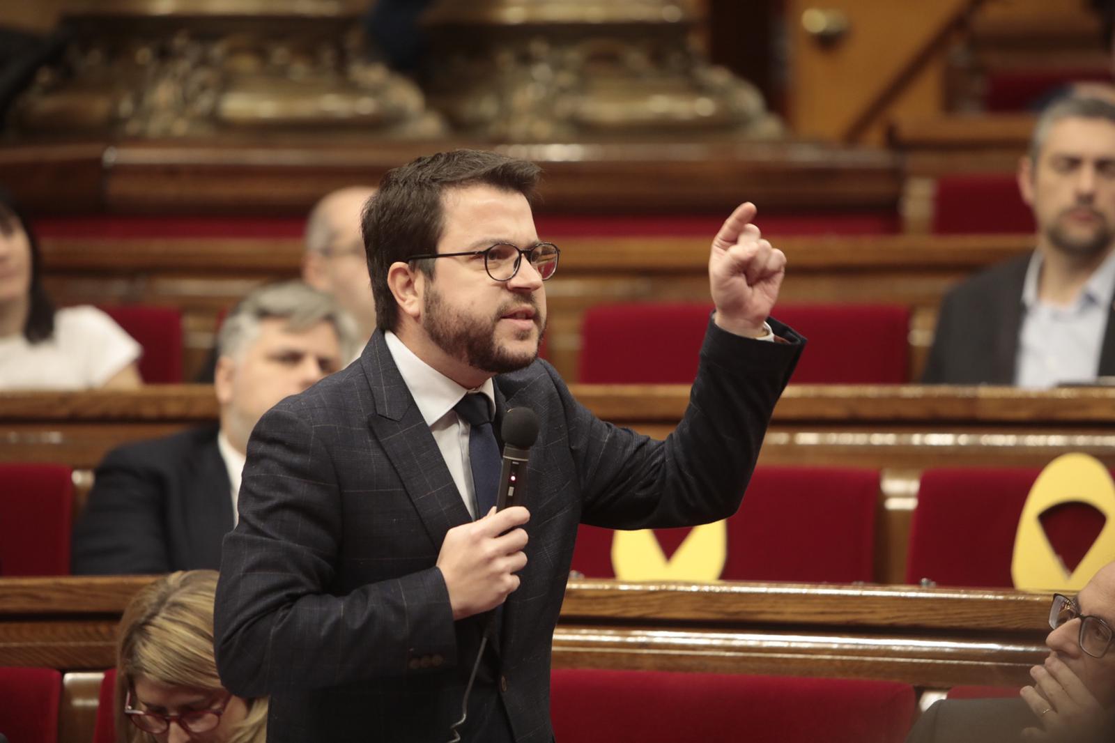 Aragonès estalla contra las "mentiras" de Cs y dice que la monarquía es un "'chiringuitazo'"