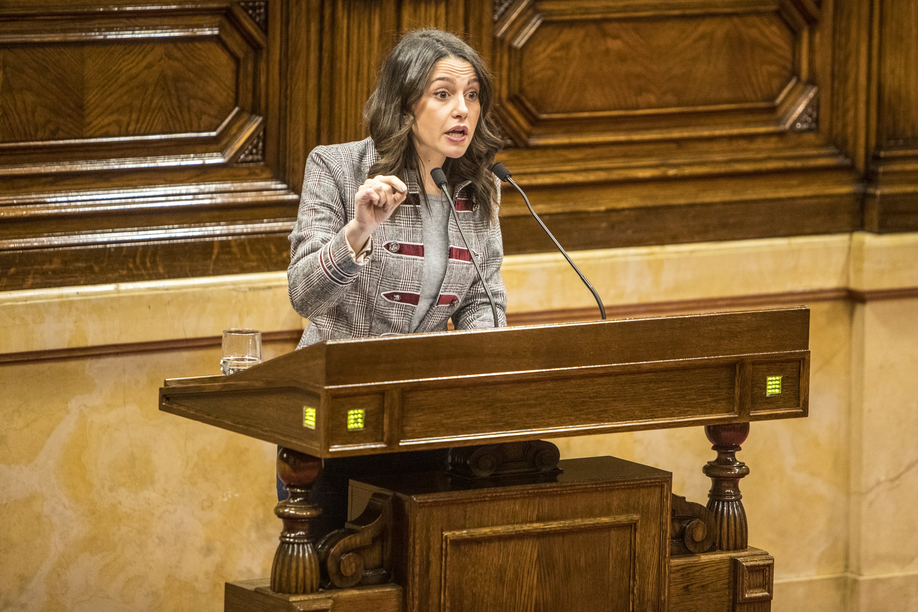 Arrimadas acusa a Sánchez de tolerar los "actos ilegales"