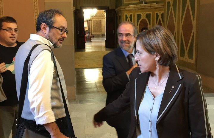 Plega el secretari general del Parlament advertit pel TC