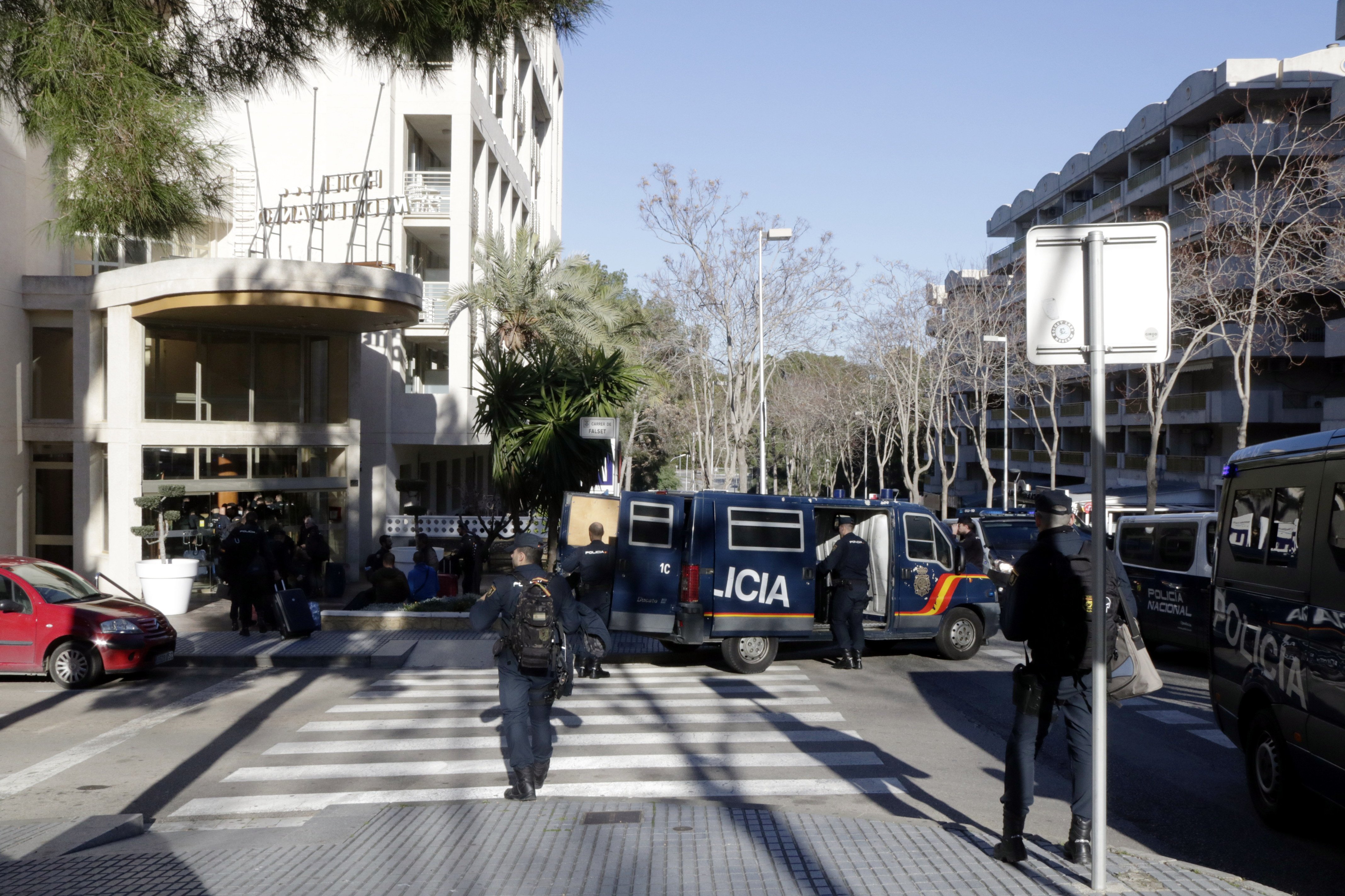 Arriben a Catalunya els primers policies espanyols per al 21-D