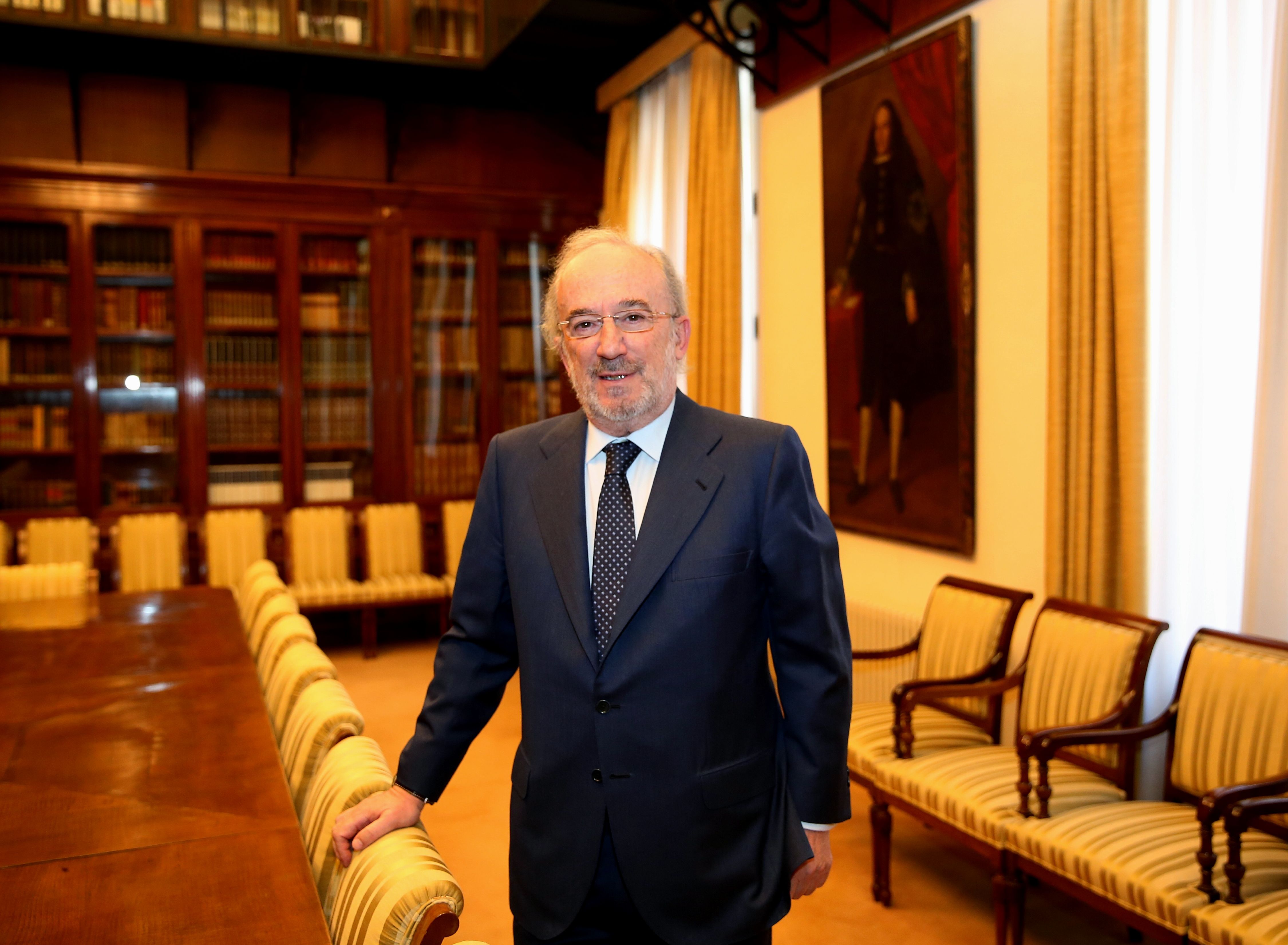 Un jurista derrota Juan Luis Cebrián a les eleccions per dirigir la RAE