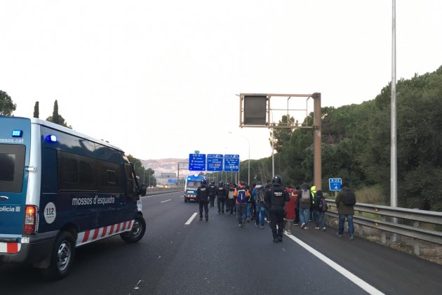 Mossos manifetants2 B 23   Anton Rosa