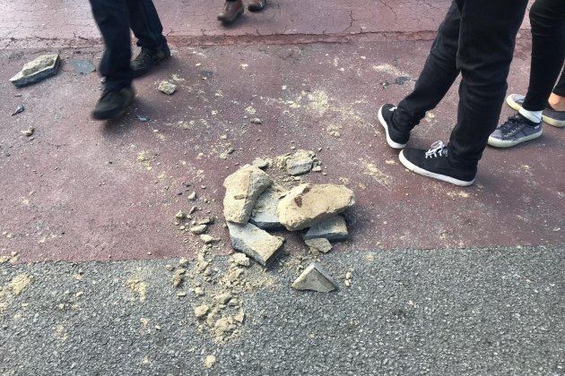 El Nacional objectes llaçats als Mossos a Drassanes
