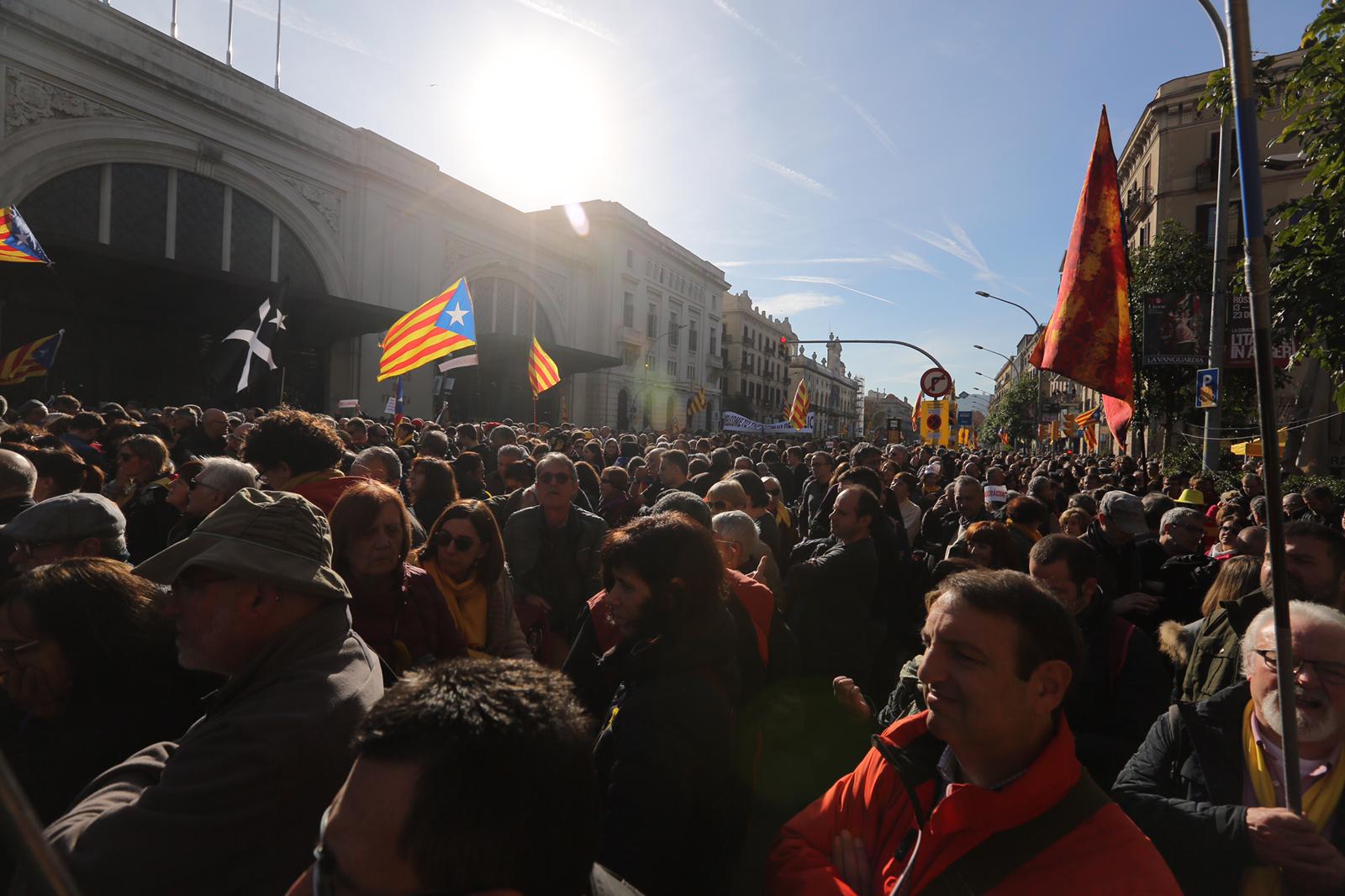 Òmnium fa una demostració de força i avisa Sánchez: "Vostè té un problema i es diu 80%"