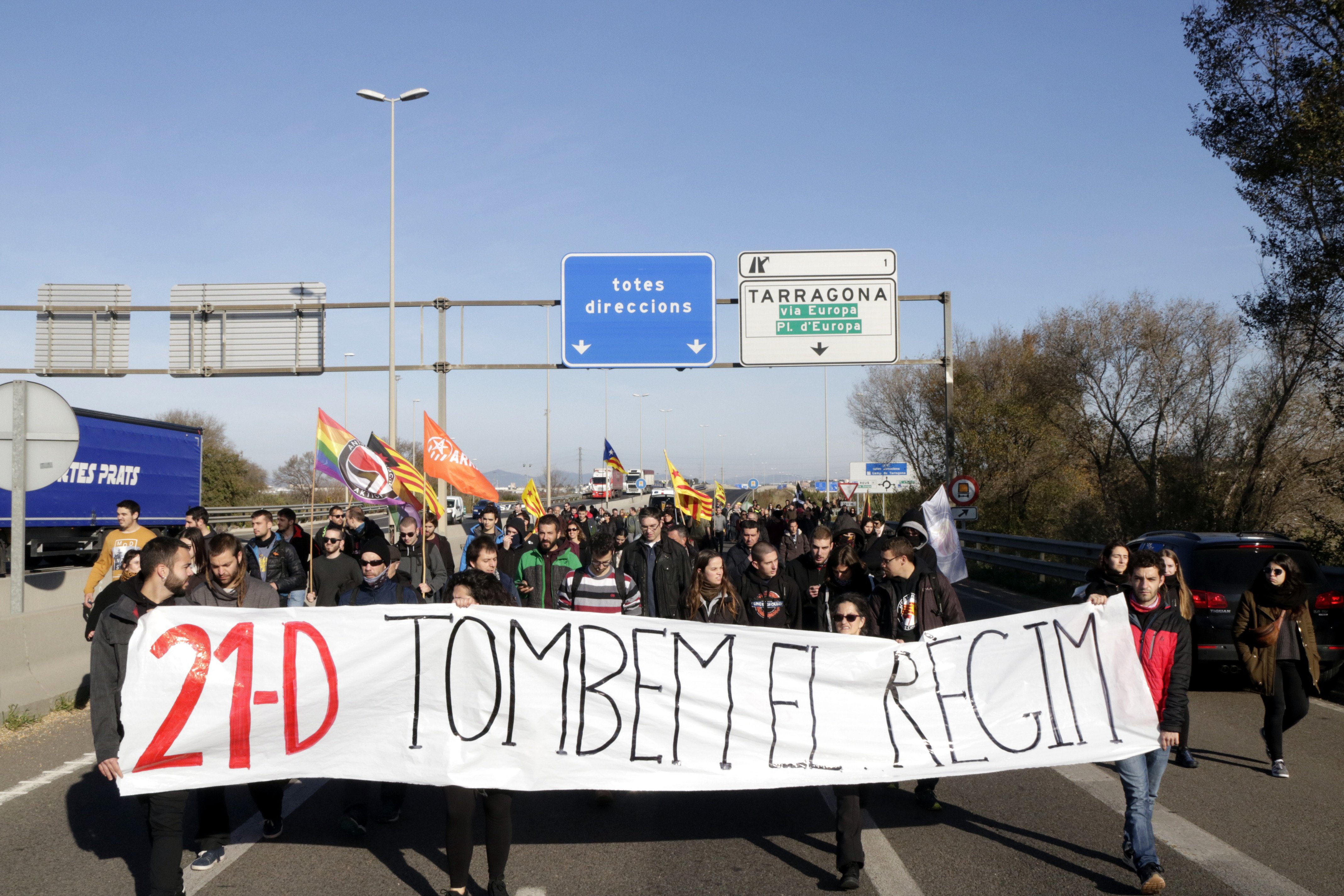 Los CDR cortan el acceso al puerto de Tarragona