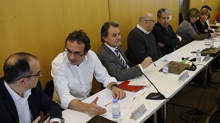 CDC, "sense fissures", però amb "intens debat"