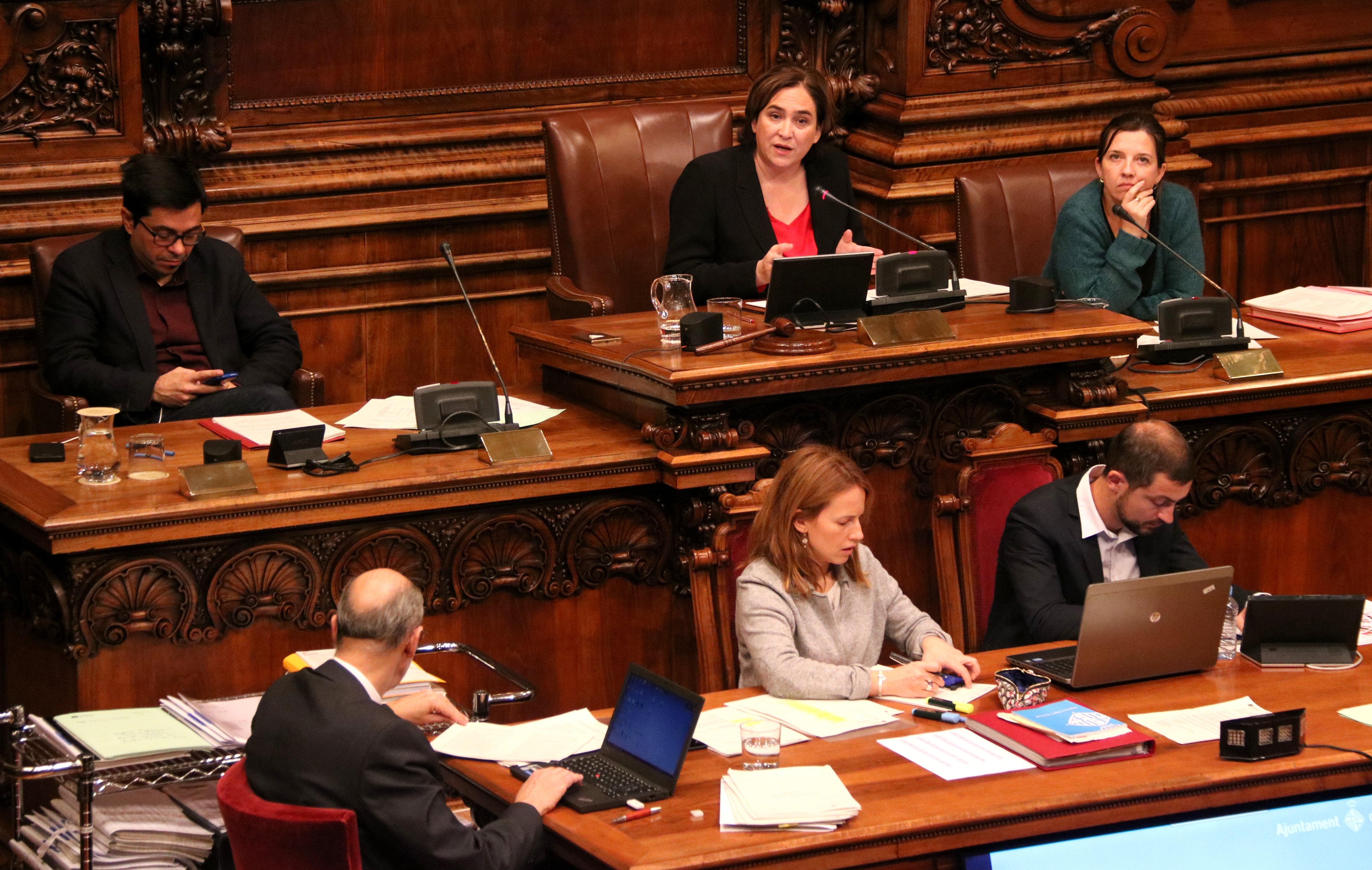 ERC, PDeCAT, CUP i dos regidors no adscrits abandonen el ple de Barcelona