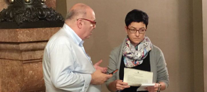 La Junta tira endavant i el PSC també amenaça amb el TC