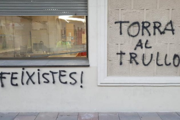 Pintadas Sarrià de Ter contra Torra ACN