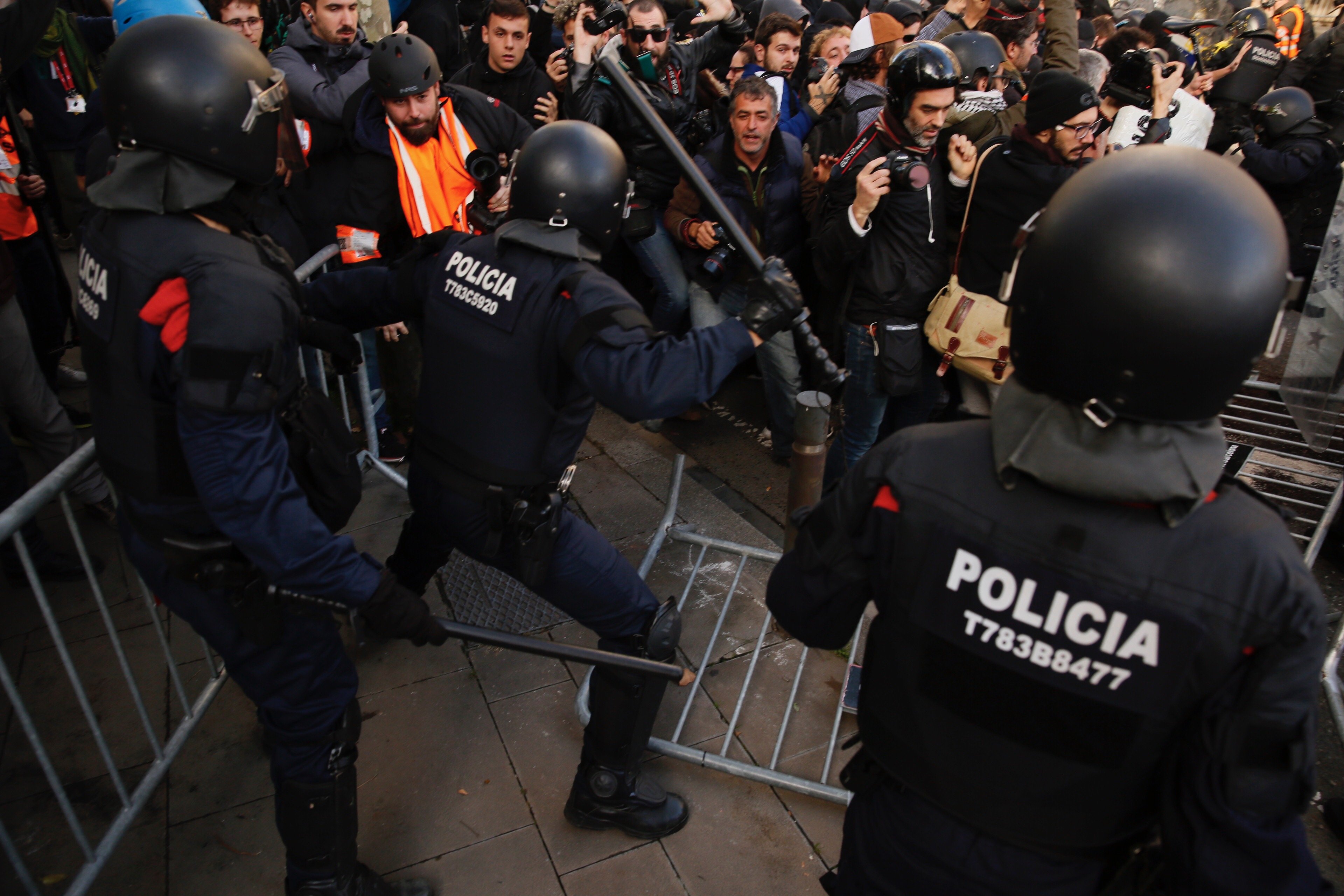 Prop de 4 anys de presó per a un manifestant del Consell de Ministres del 21-D