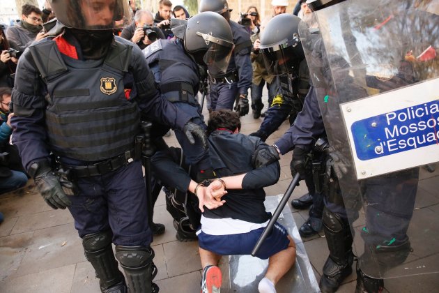 detingut manifestacio 21-d drassanes - sergi alcazar