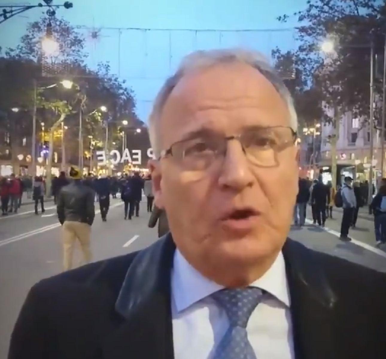 El popular Josep Bou assisteix a la manifestació independentista