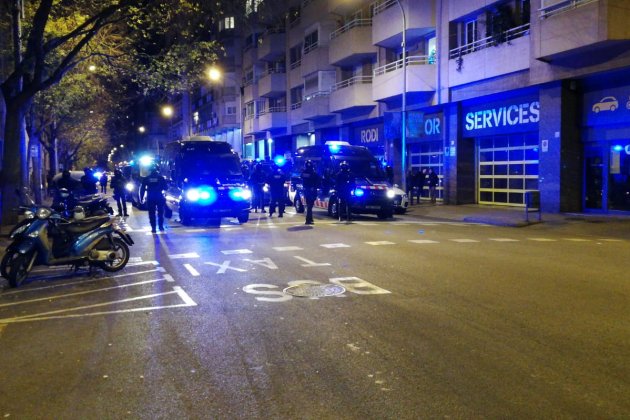 Furgons Mossos comissaria travessera Les Corts 21D - Marc González