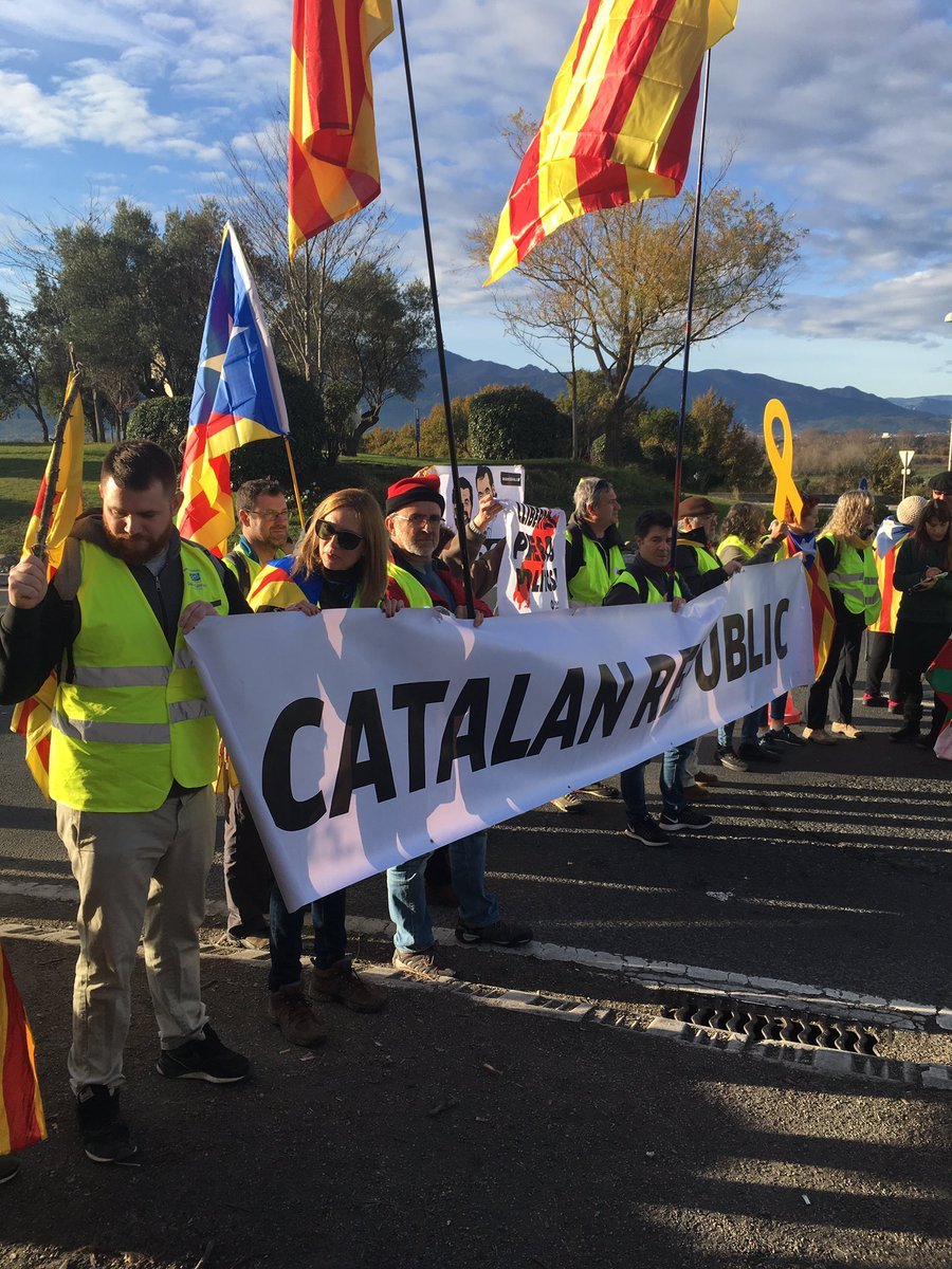 Los Chalecos Amarillos cortan la frontera de La Jonquera