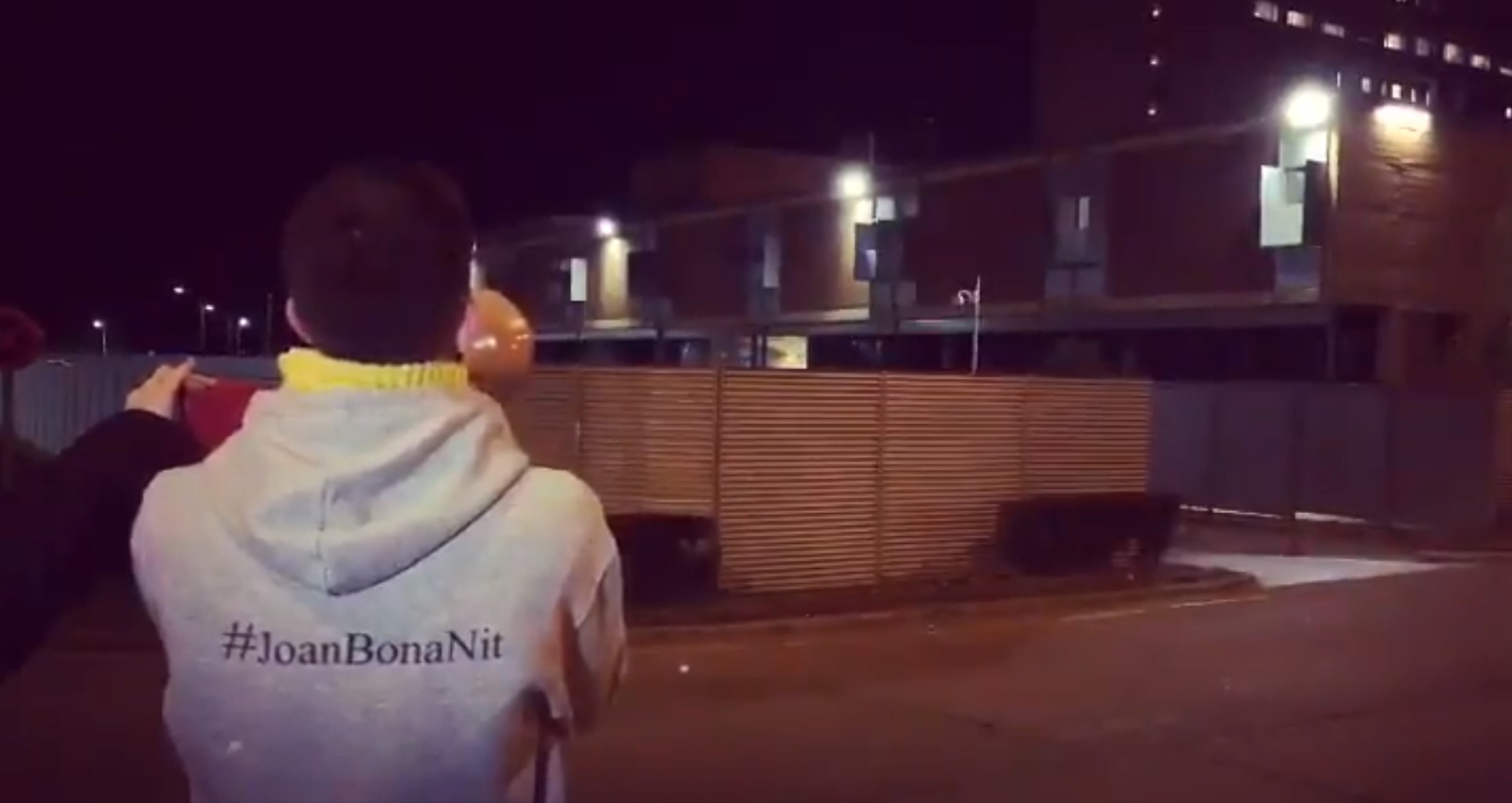 Vídeo: Joan Bonanit da calor a los presos también en el Hospital de Terrassa