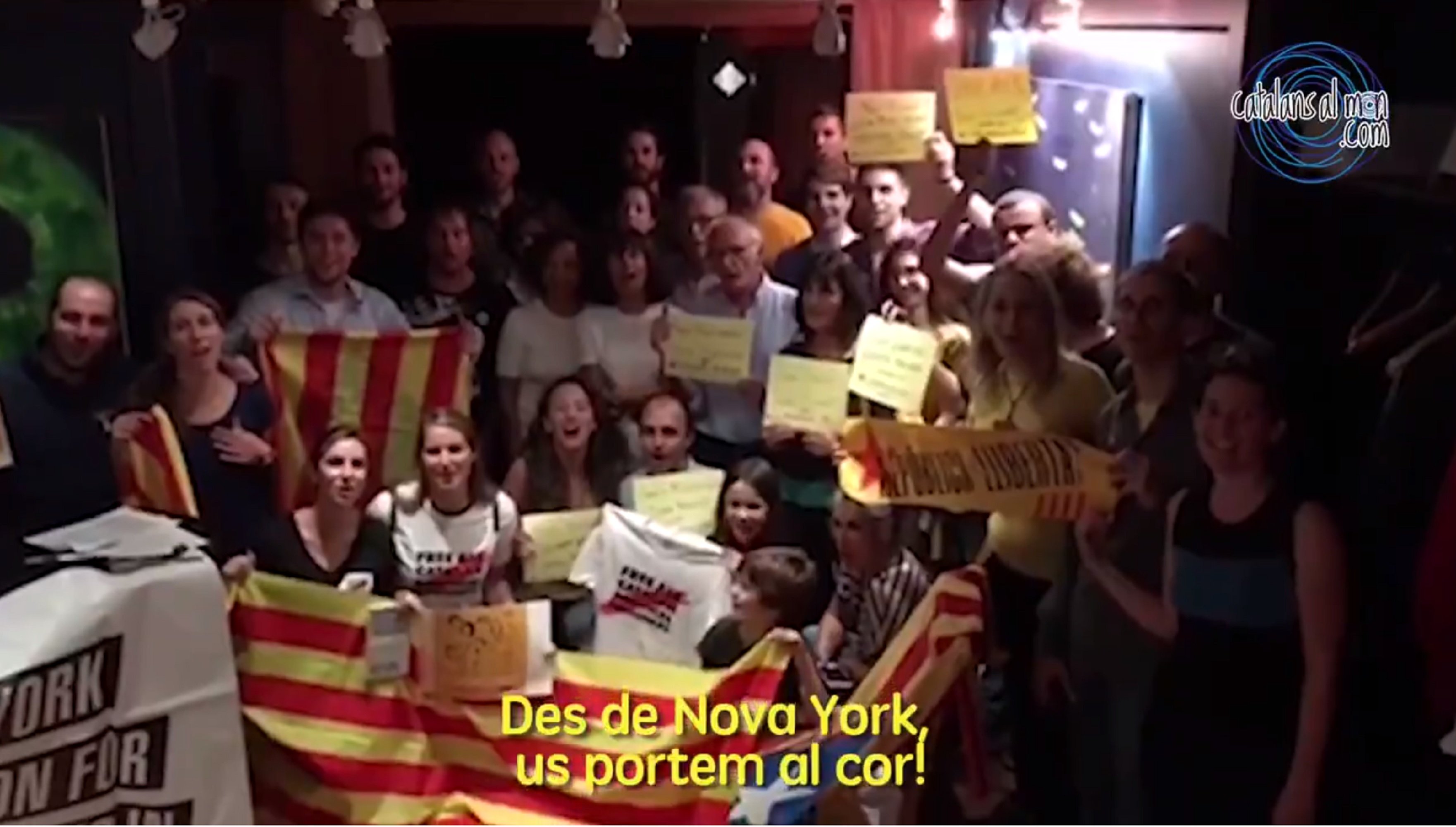 Vídeo|Catalans d'arreu del món, als presos i exiliats: "Us portem al cor"