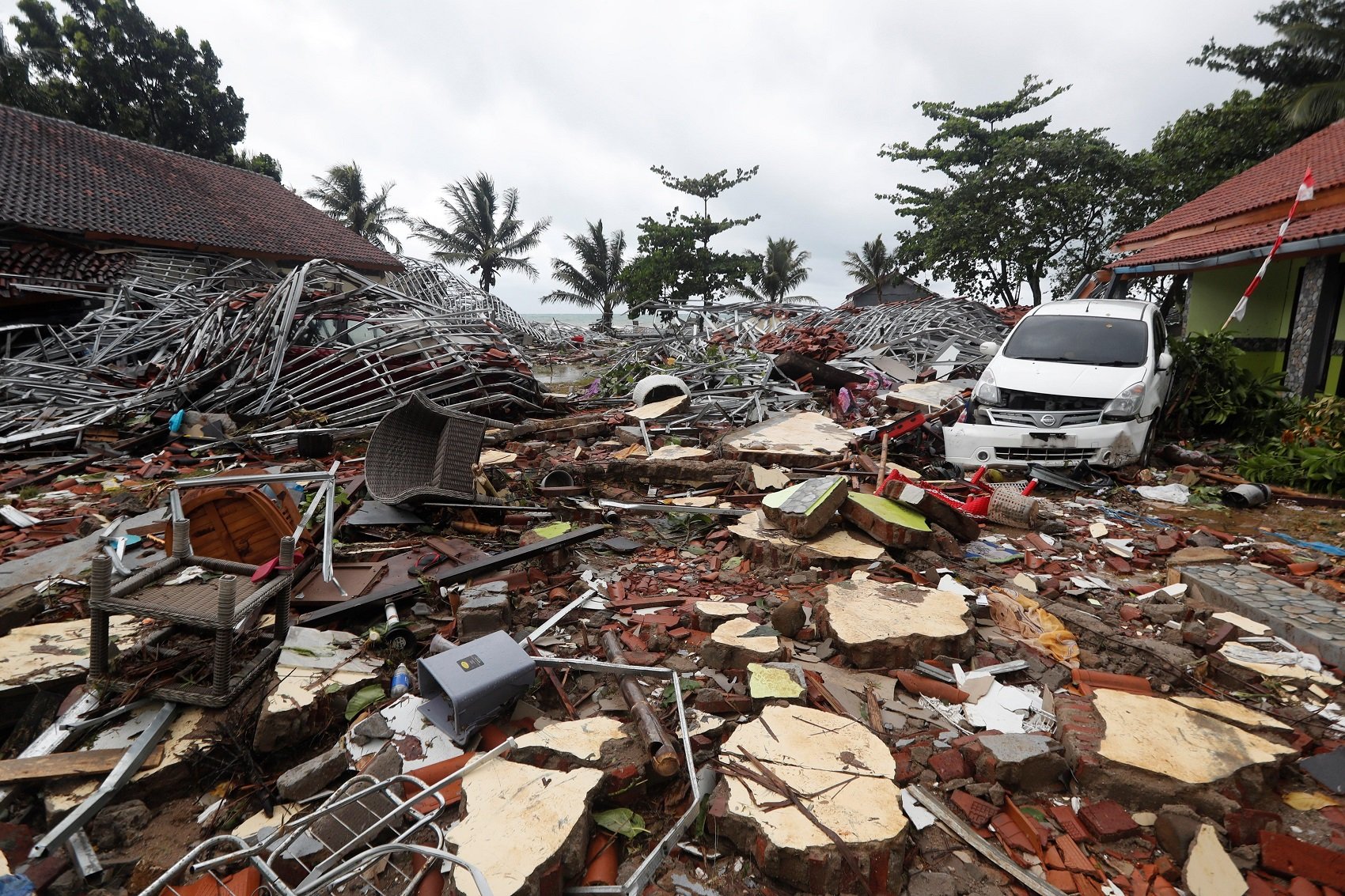 Se elevan a 429 los muertos en el tsunami de Indonesia