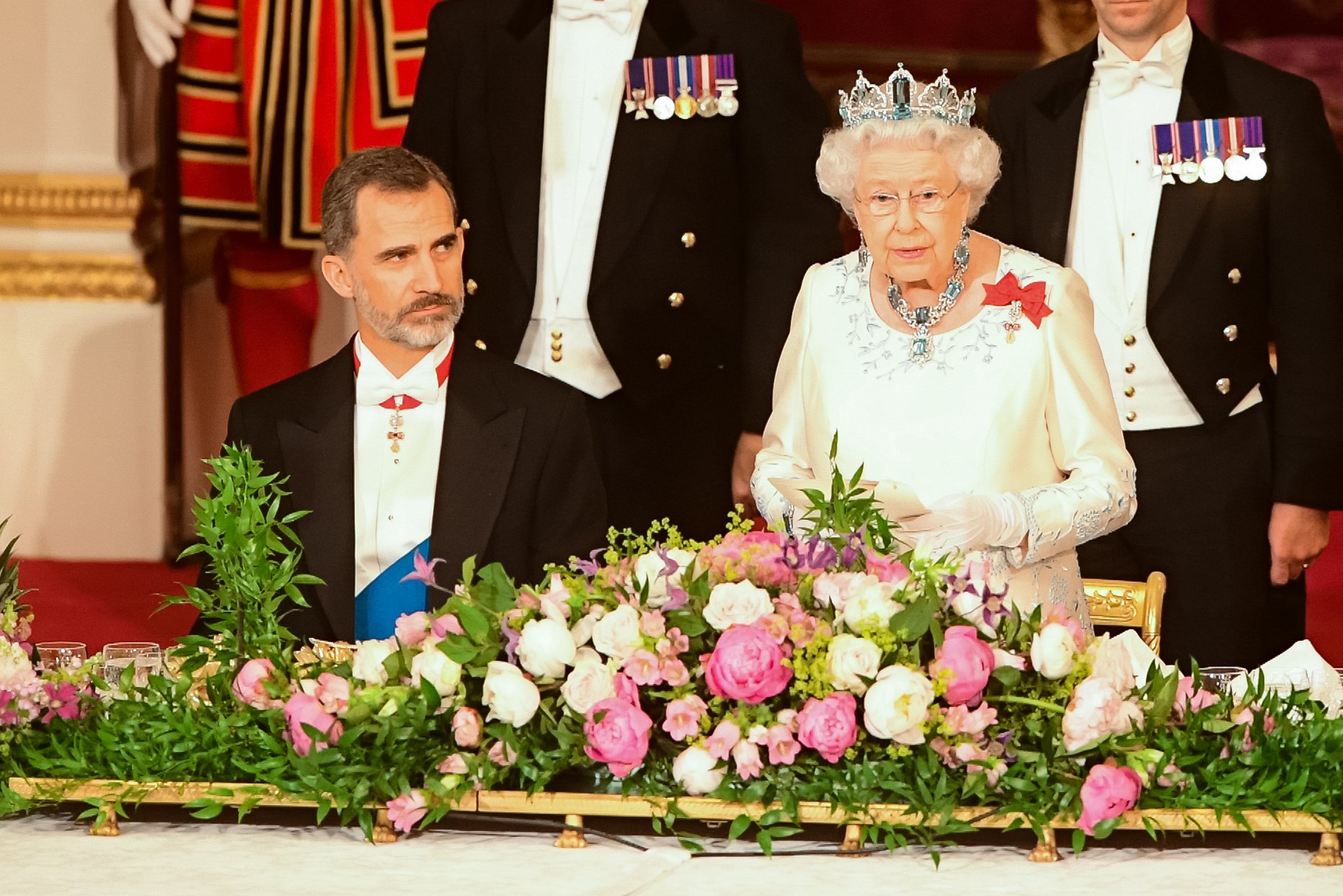 Christmas speeches: Queen Elizabeth II shows Spain's Felipe VI how one does it