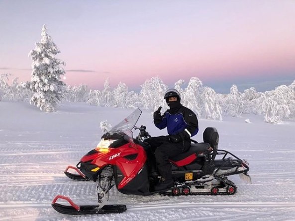 gerard pique nieve finlandia instagram