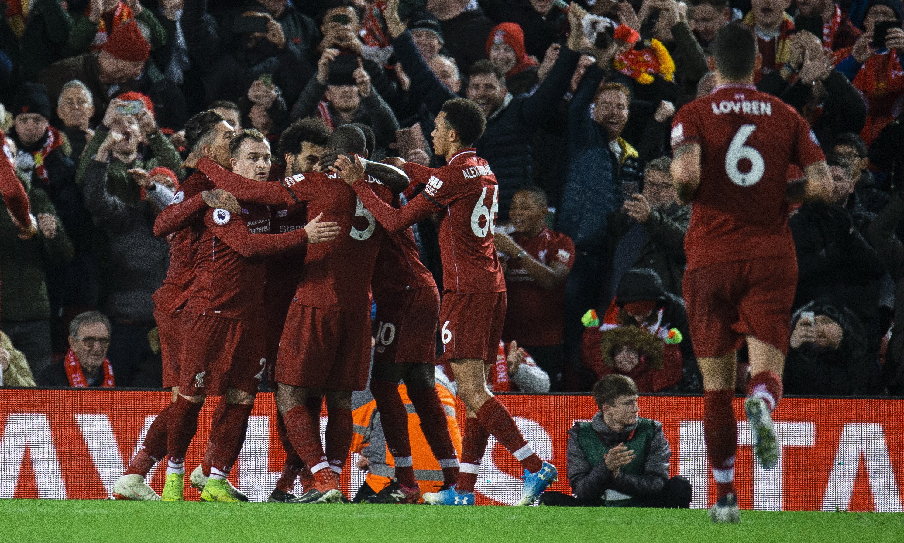 Un excelso Liverpool golea al Arsenal y le saca 10 puntos al City (5-1)